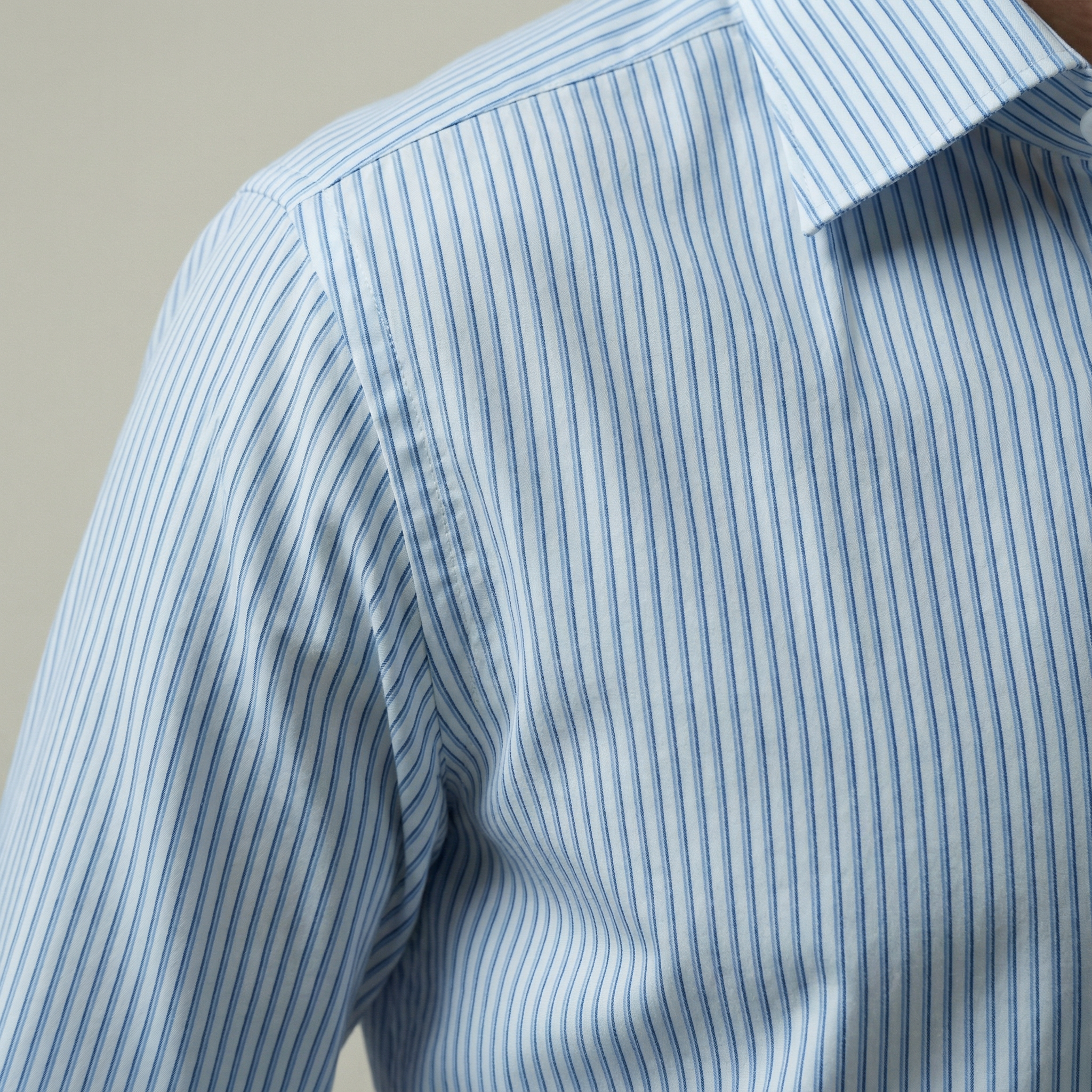 Custom Bespoke Tailored Spread Shirt model Guillermo in Milan Micro Stripe