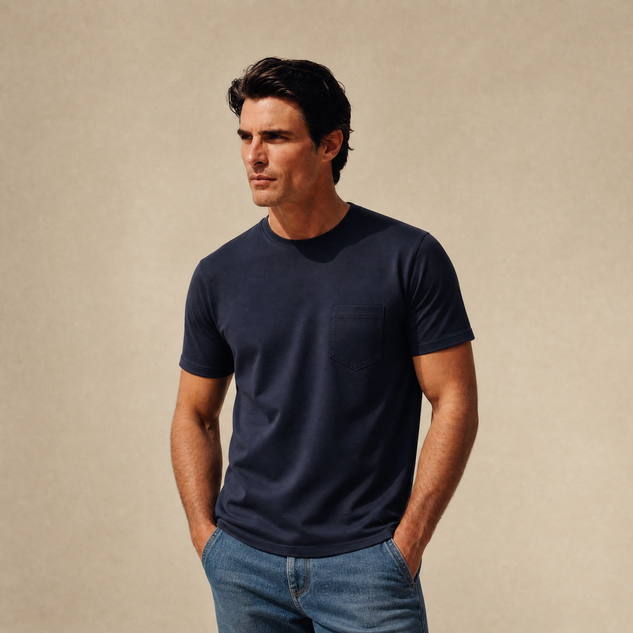 Pima Reserve Crew Pocket T-Shirt model Matteo in Navy