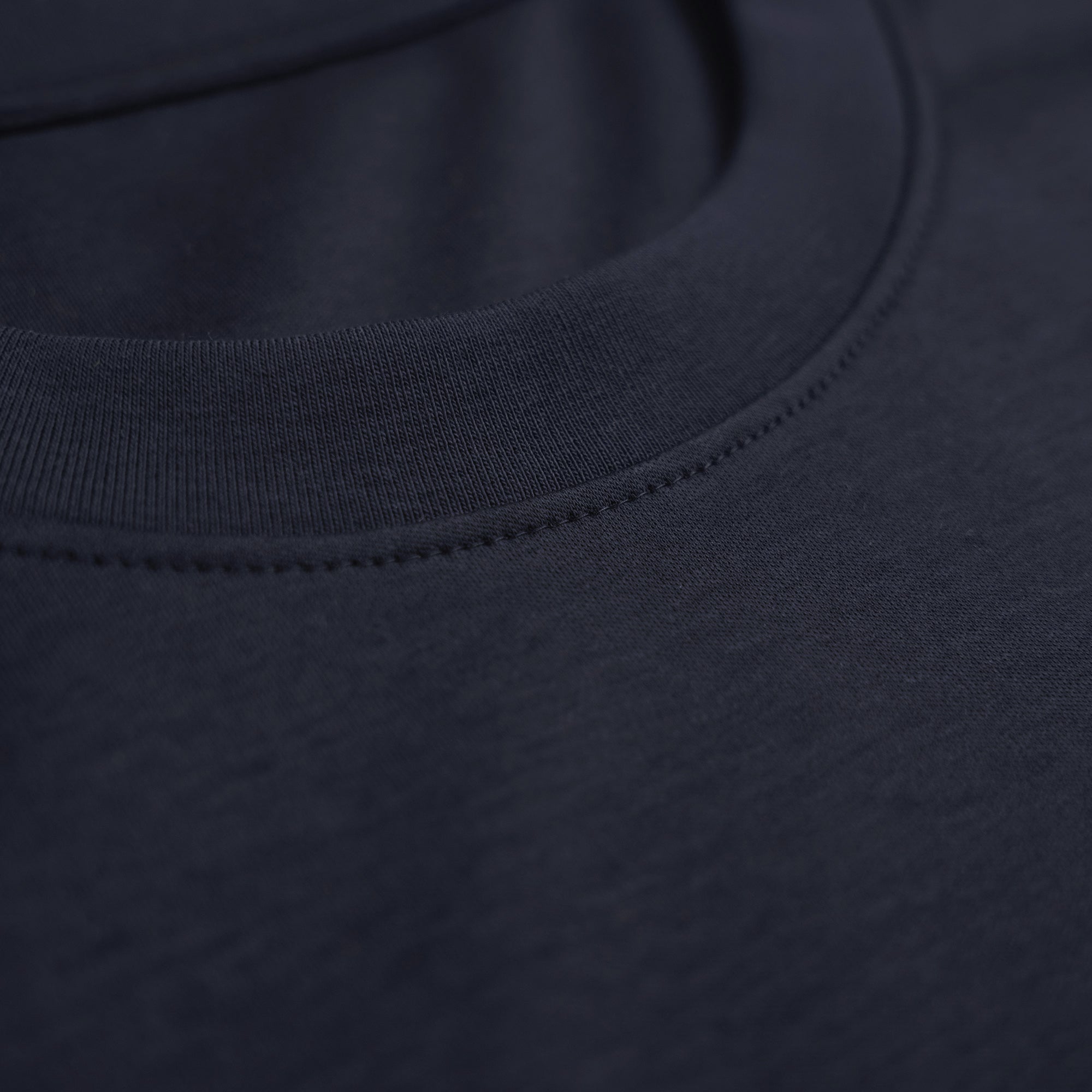 Pima Reserve Long Sleeve T-Shirt model Matteo in Navy