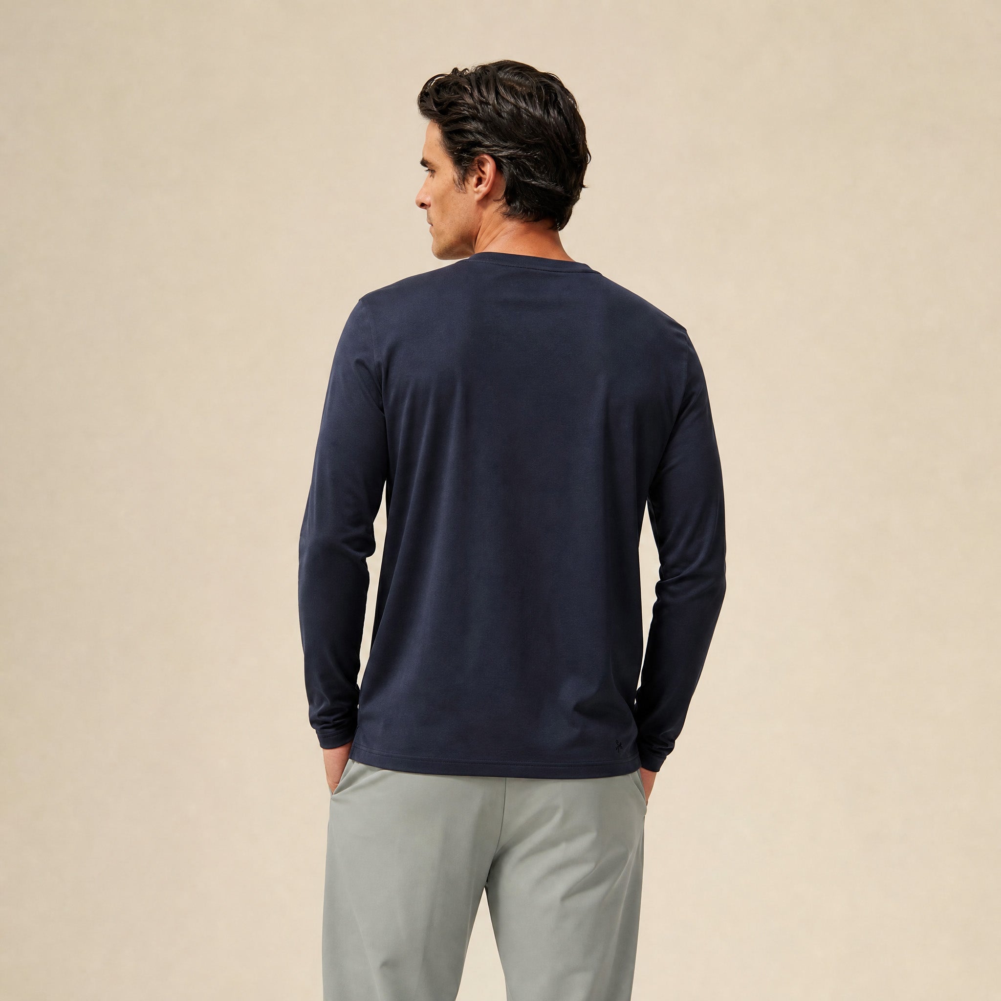 Pima Reserve Long Sleeve T-Shirt model Matteo in Navy