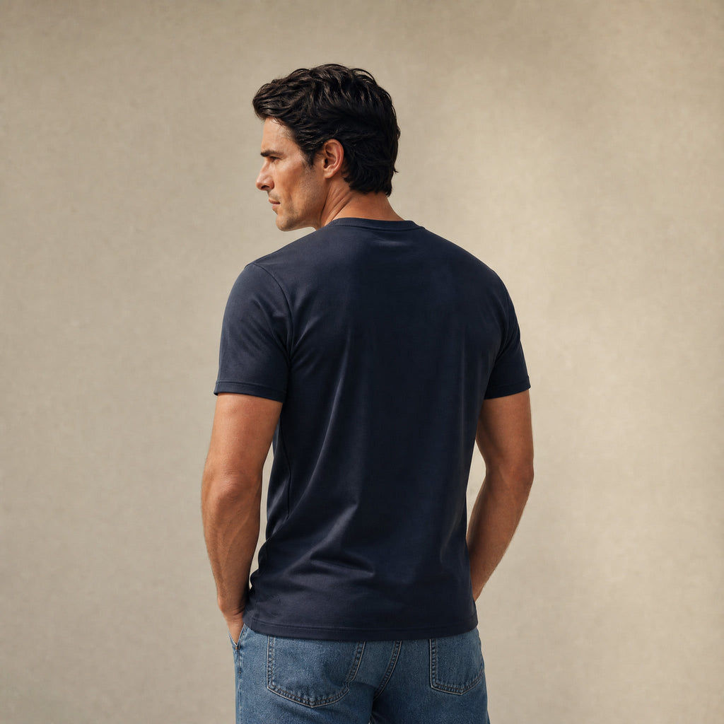 Pima Reserve Crew Pocket T-Shirt model Matteo in Navy