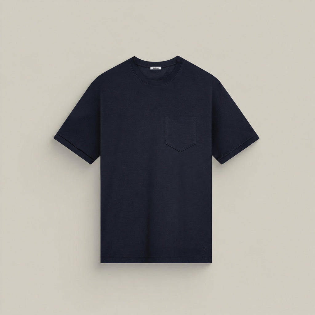 Pima Reserve Crew Pocket T-Shirt model Matteo in Navy
