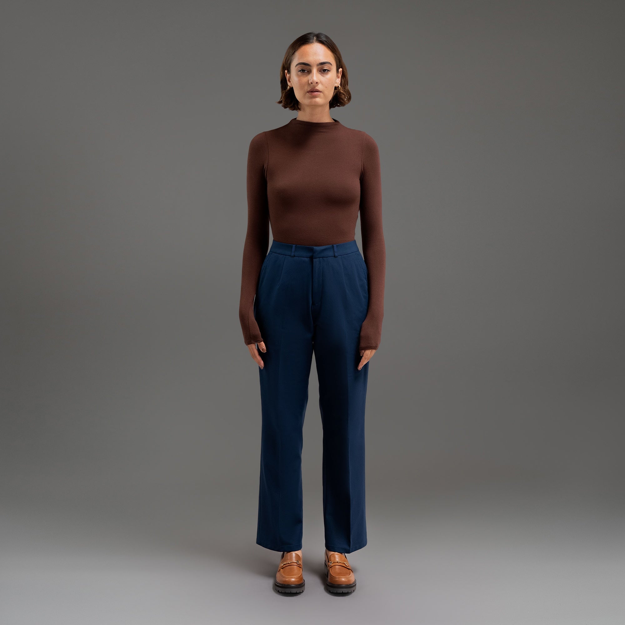 bespoke athletic women's dress pants athleisure model Moe in Navy