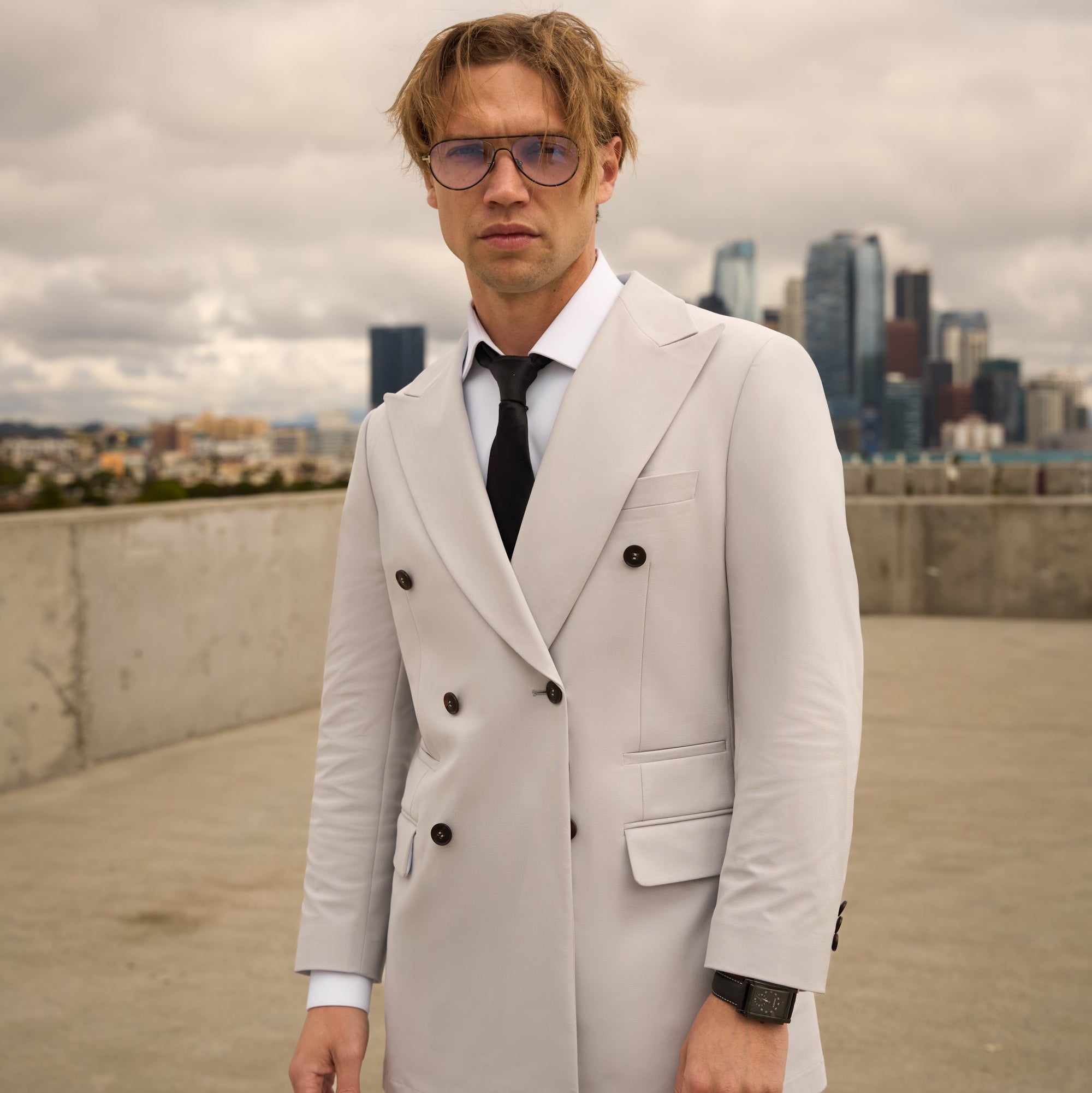 Tags:(6'0"|180 lbs) Bespoke custom linen men's suit los angeles model Tyler in Silver
