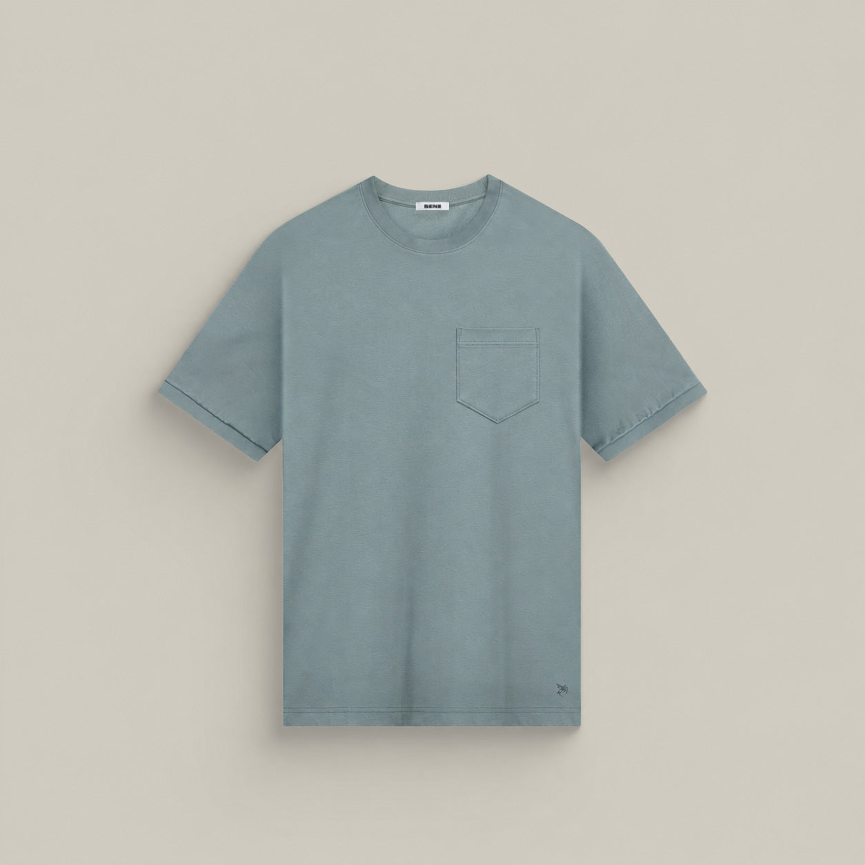Pima Reserve Crew Pocket T-Shirt model Matteo in Steel