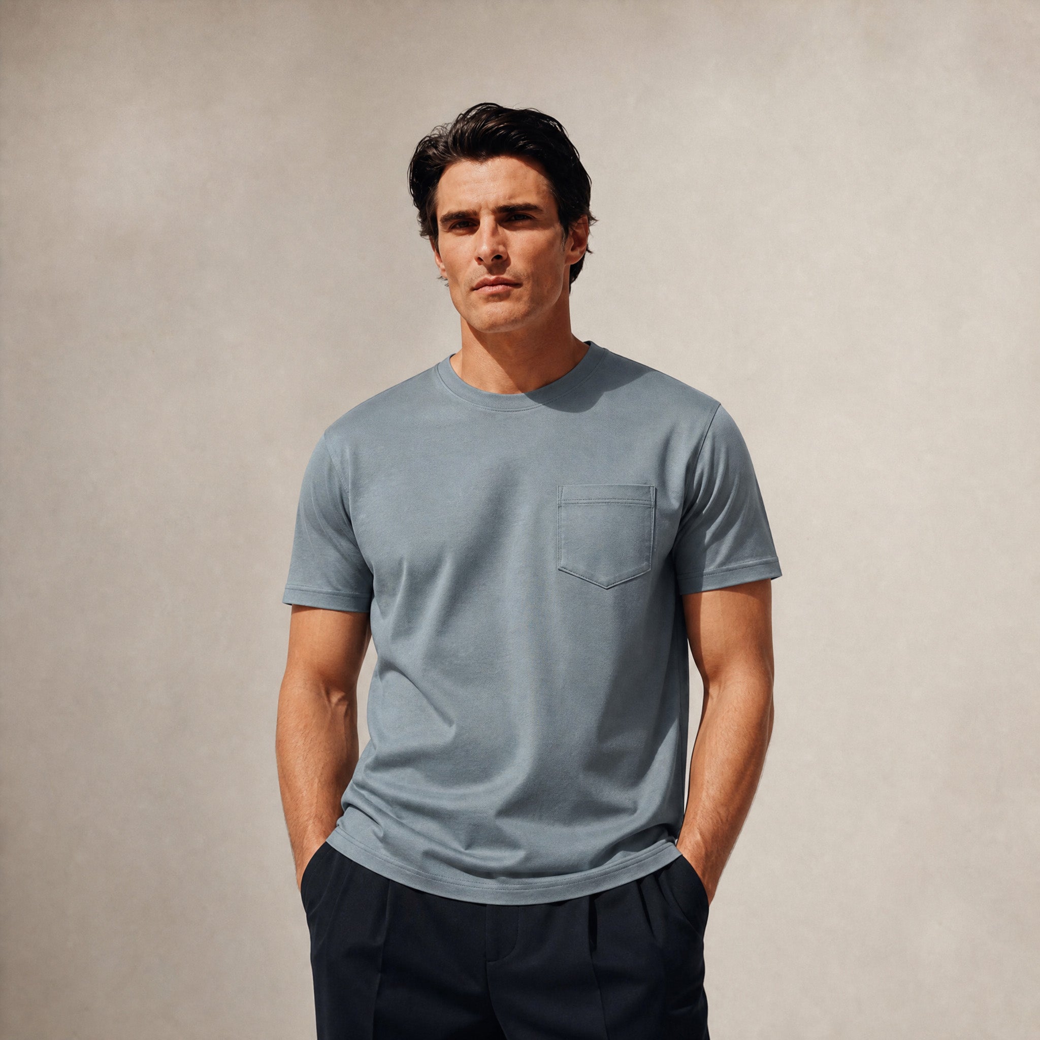 Pima Reserve Crew Pocket T-Shirt model Matteo in Steel