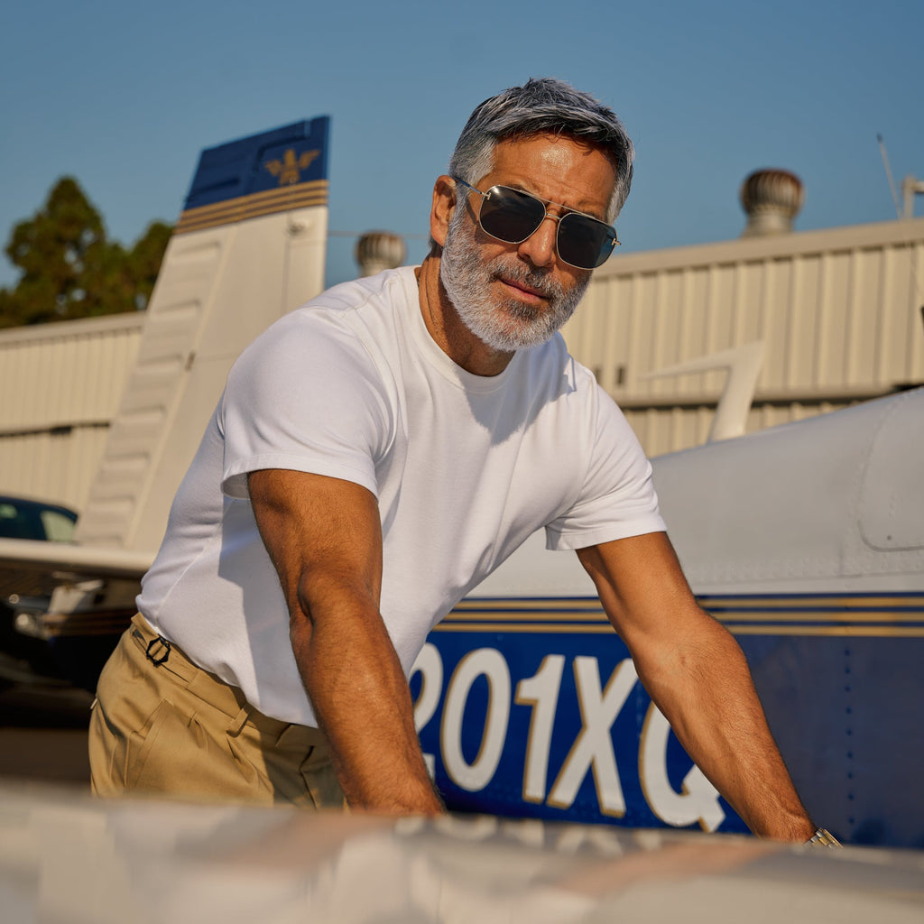 airplane model Guillermo in white