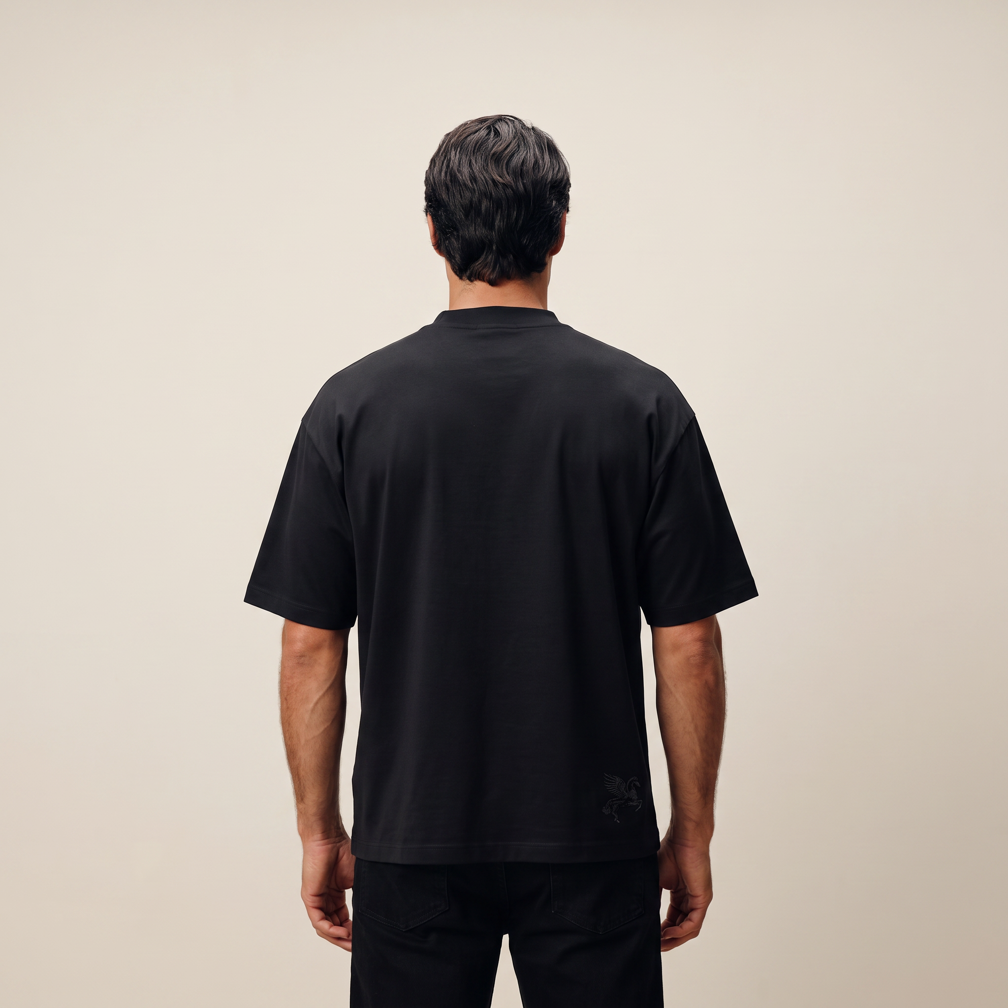 Pima Reserve Oversized T-Shirt model Matteo in Black