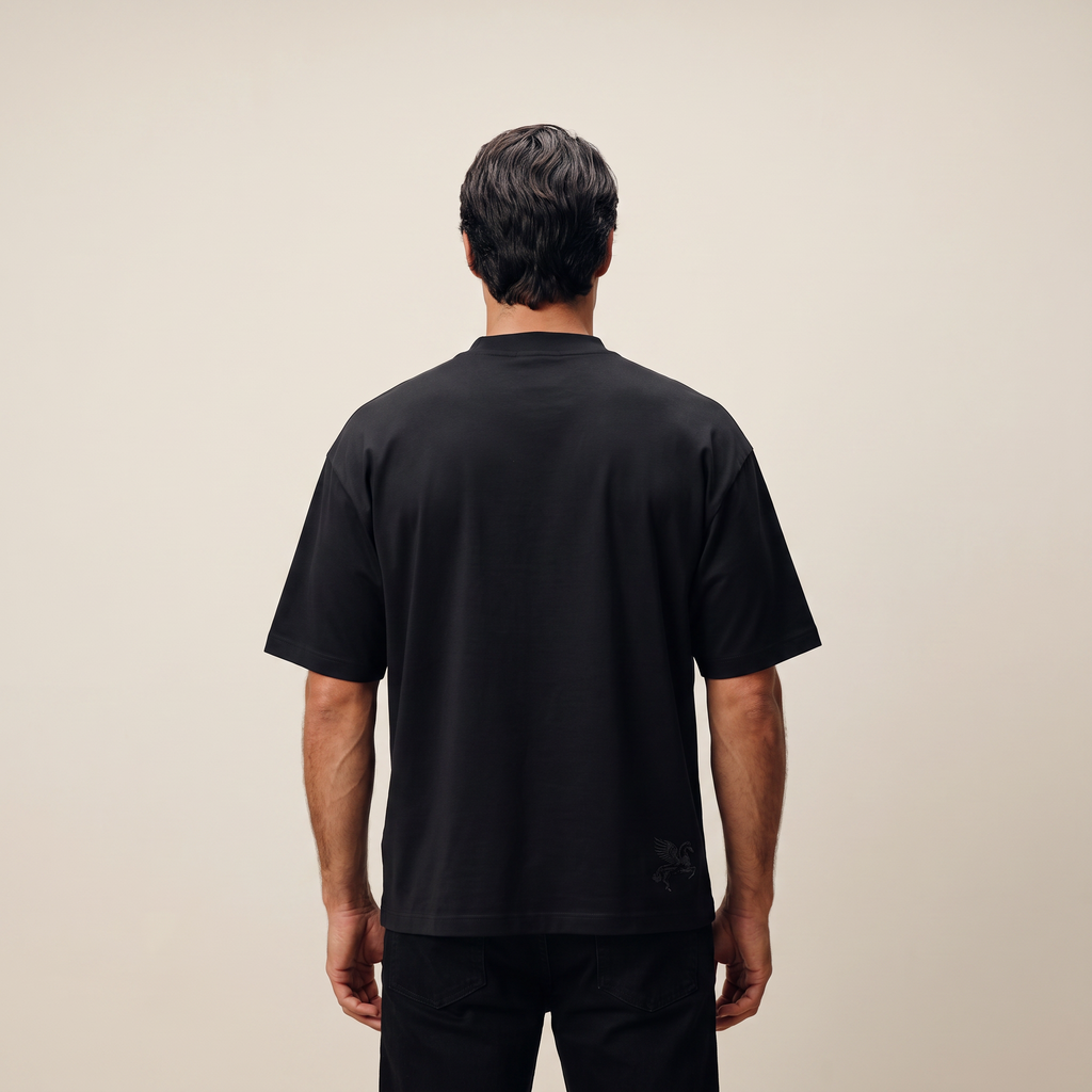 Pima Reserve Oversized T-Shirt model Matteo in Black