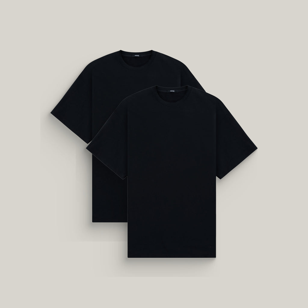 Two oversized t-shirts in black on a beige background model Kive in All-Black