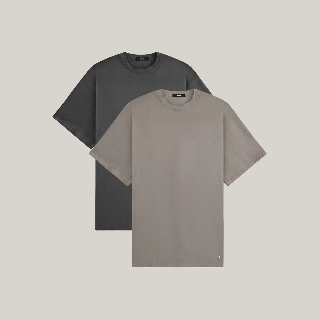 Two oversized t-shirts in smoke and frost gray on a beige background model Kive in Canyon