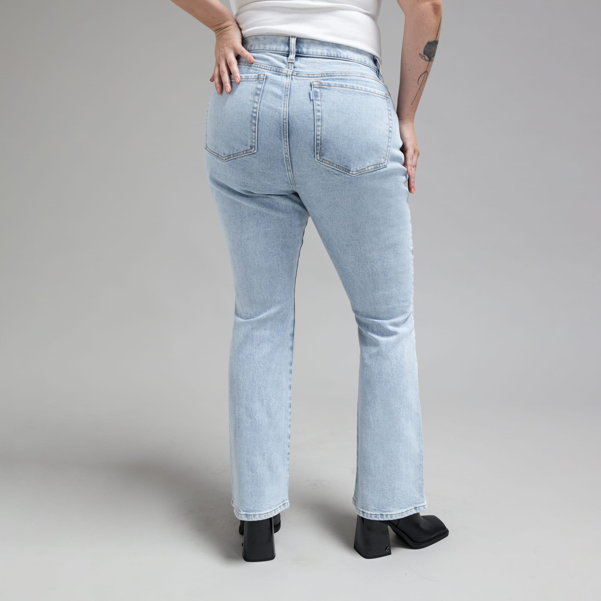Tags:(5'9"|14-16) custom bootcut jeans vintage model Faye in Vintage Gin
