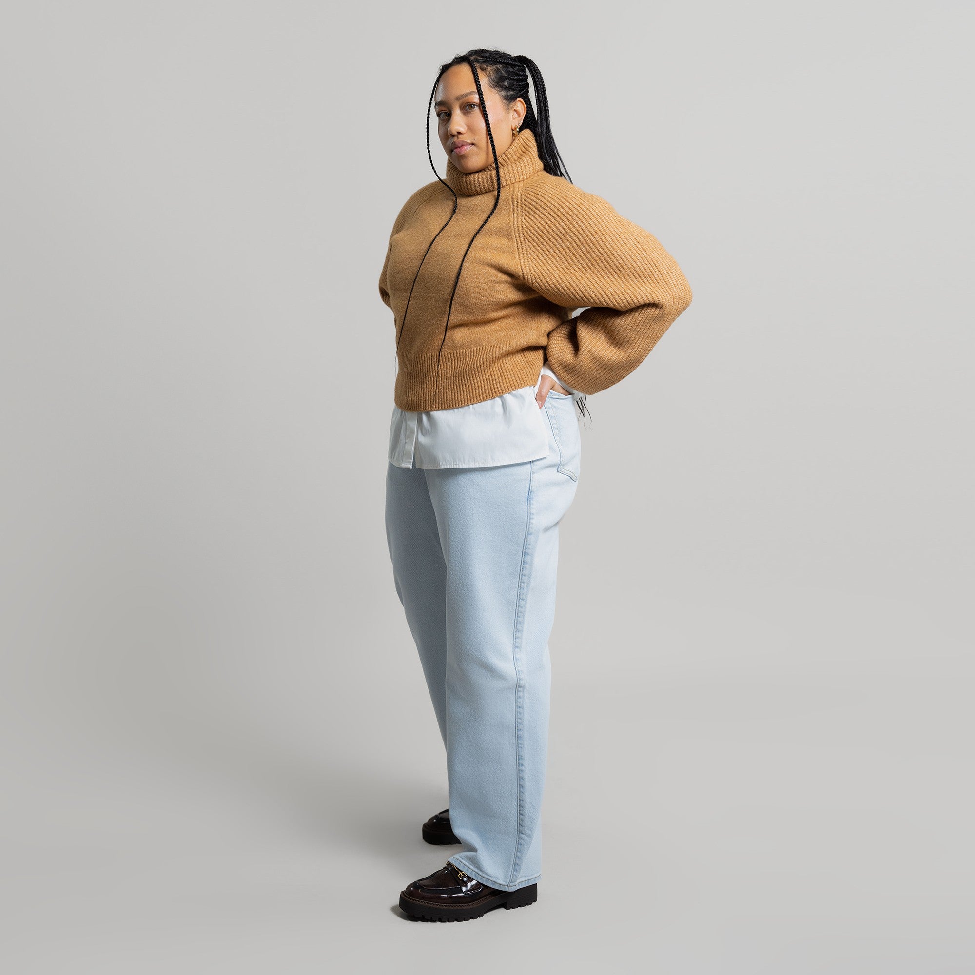 Tags:(5'2"|10-12) True vintage relaxed straight jeans custom sizeless tailored model Alysa in Light Sky