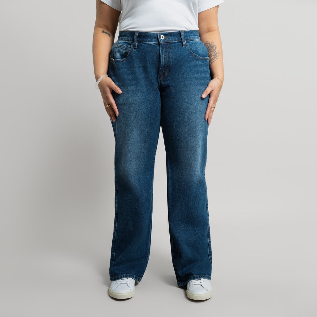Tags:(5'2"|10-12) True vintage relaxed straight jeans custom sizeless tailored model Alysa in Faded Sur