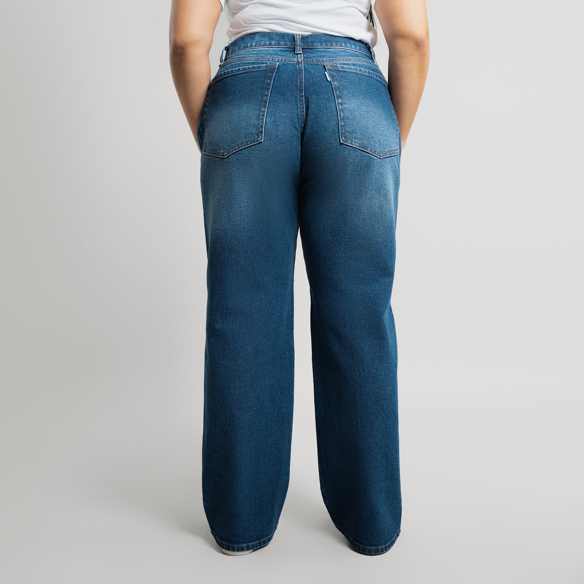 Tags:(5'2"|10-12) True vintage relaxed straight jeans custom sizeless tailored model Alysa in Faded Sur