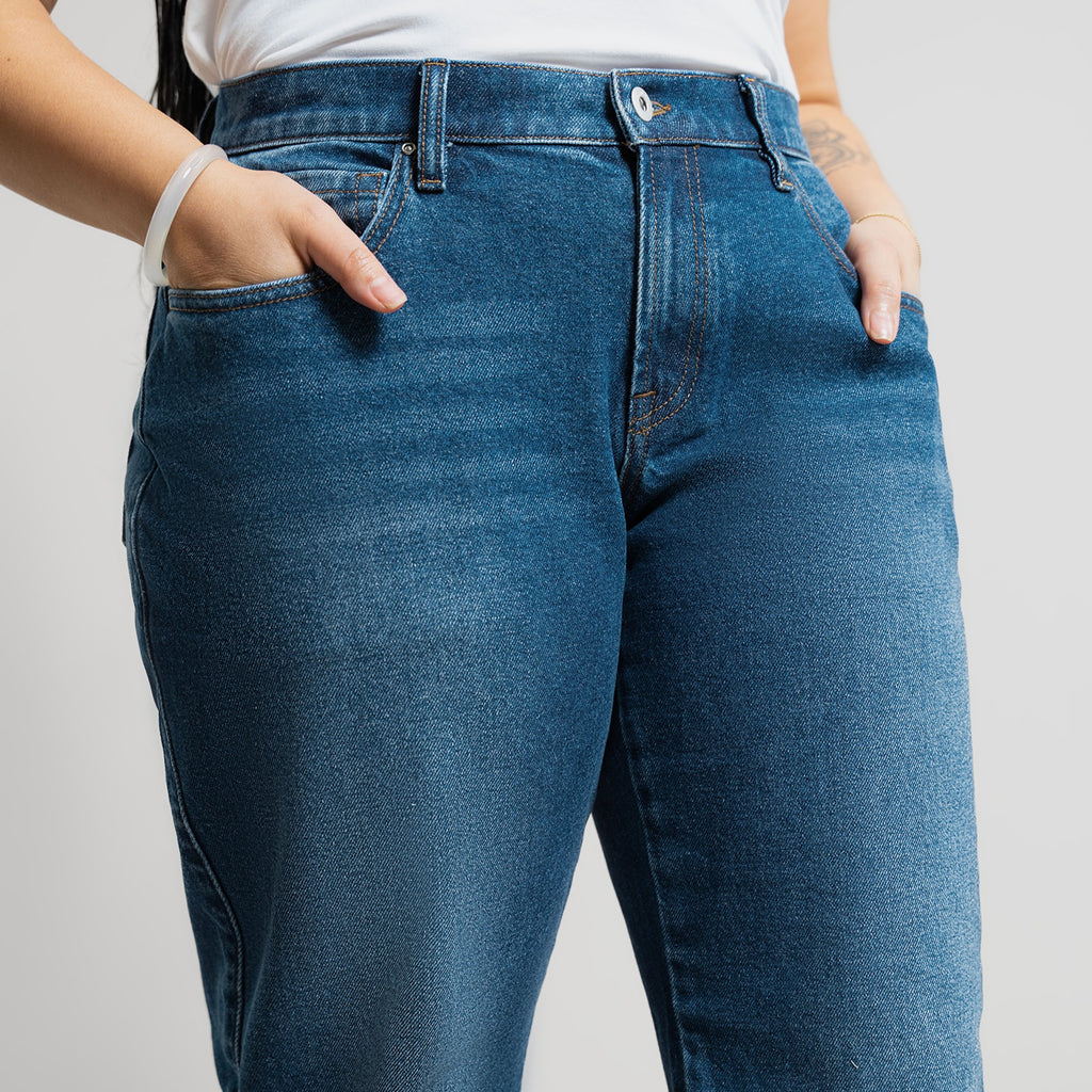 Tags:(5'2"|10-12) True vintage relaxed straight jeans custom sizeless tailored model Alysa in Faded Sur