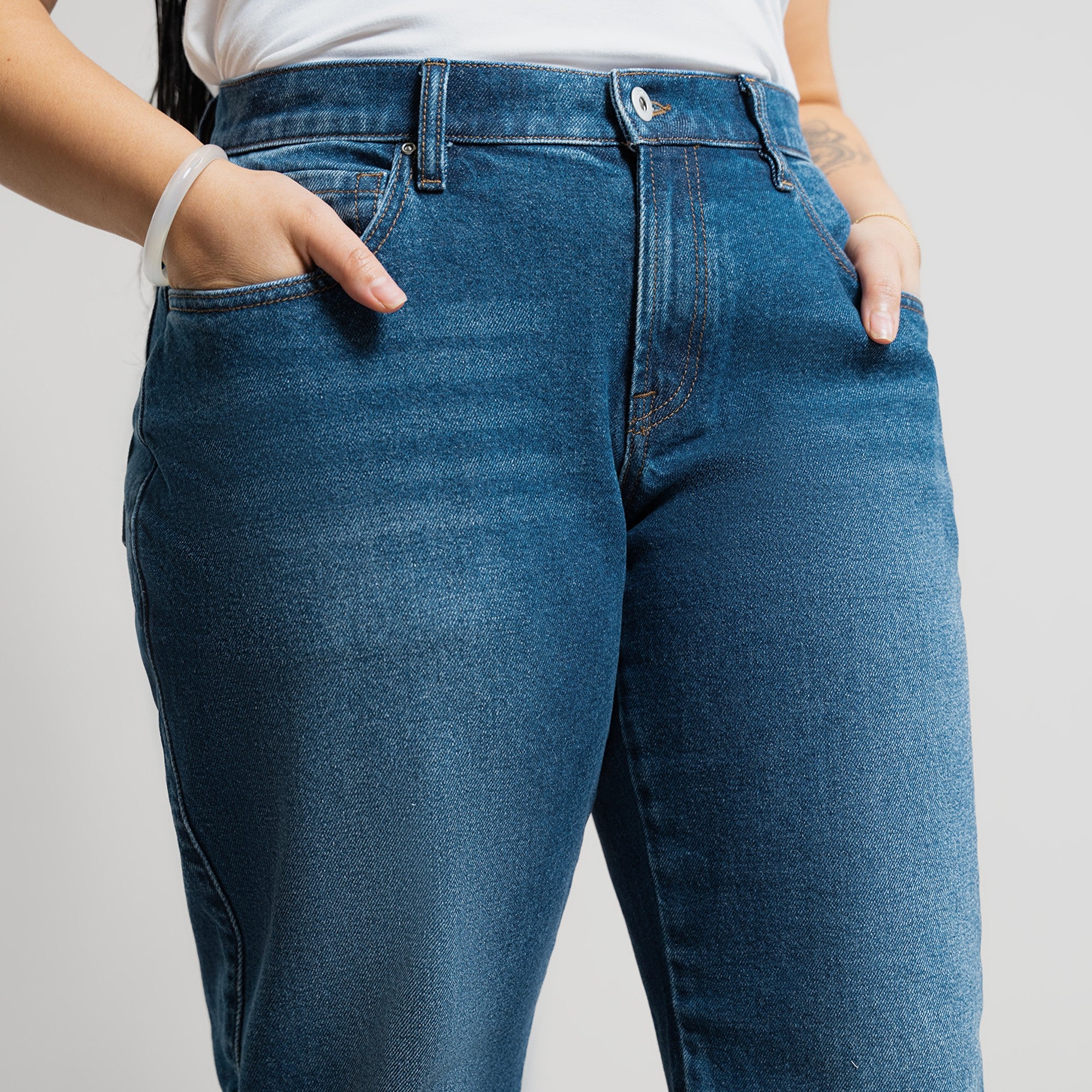 Tags:(5'2"|10-12) True vintage relaxed straight jeans custom sizeless tailored model Alysa in Faded Sur