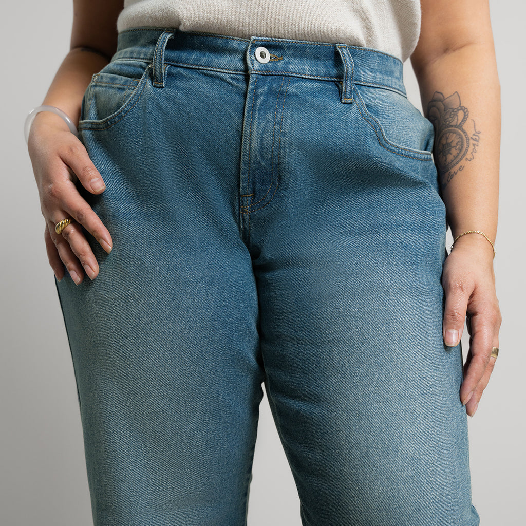 Tags:(5'2"|10-12) True vintage relaxed straight jeans custom sizeless tailored model Alysa in Indigo Dune
