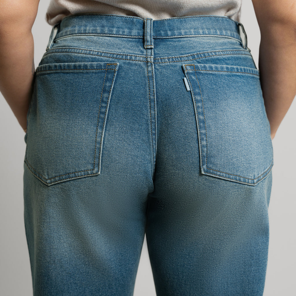 Tags:(5'2"|10-12) True vintage relaxed straight jeans custom sizeless tailored model Alysa in Indigo Dune
