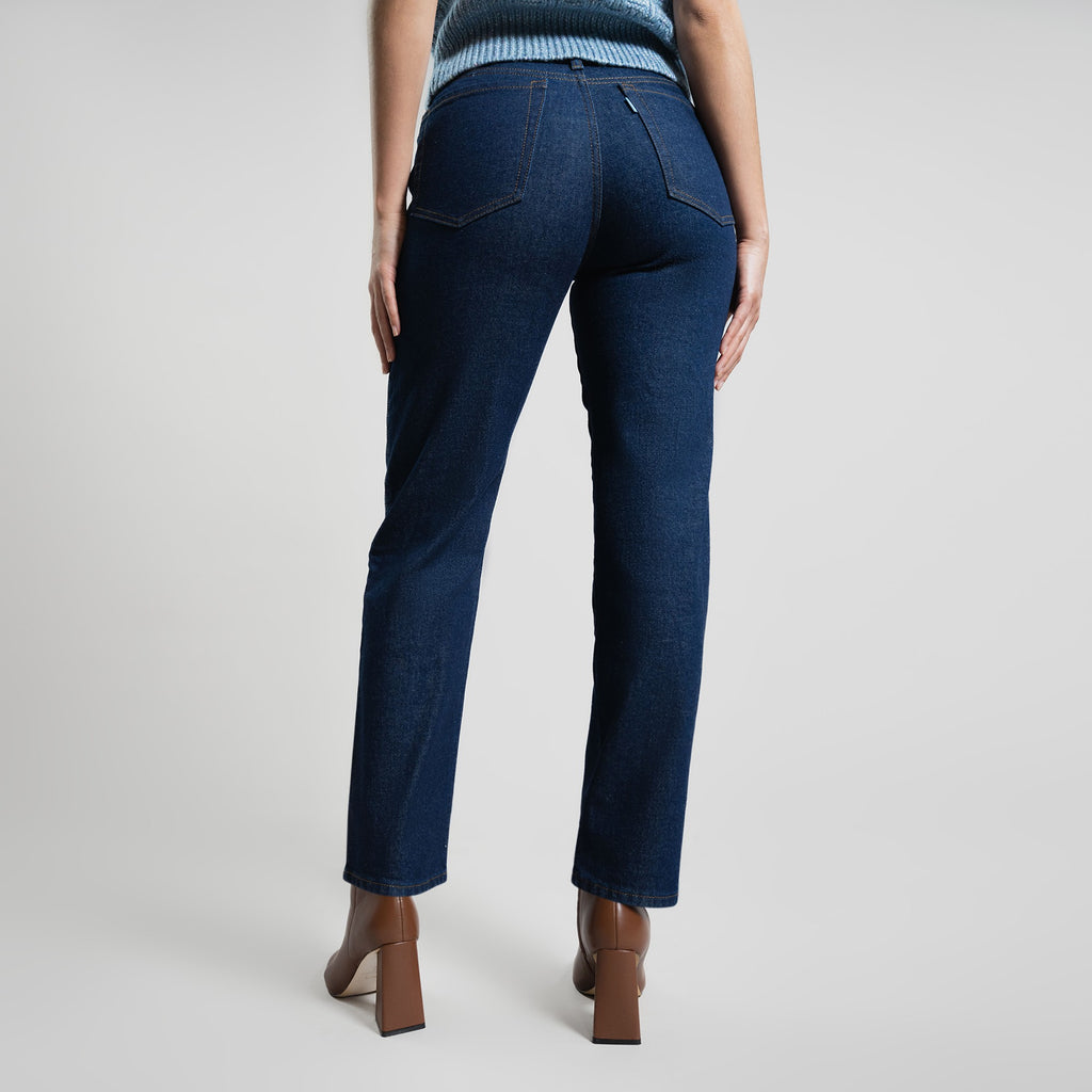 Tags:(5'8"|0-2) True straight jeans custom sizeless tailored model Moe in Faded Sur