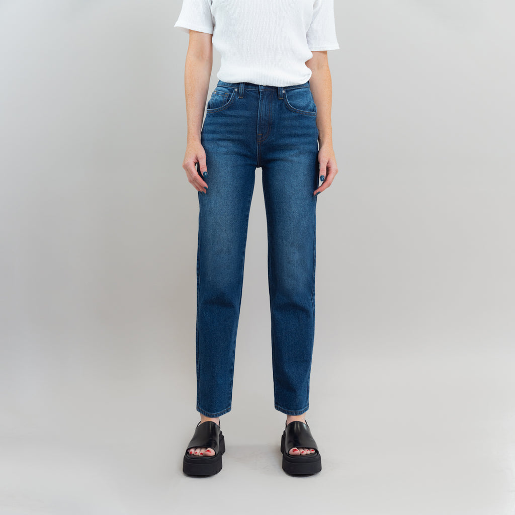 Tags:(5'9"|8-10) True straight jeans custom sizeless tailored model Kelsey in Faded Sur