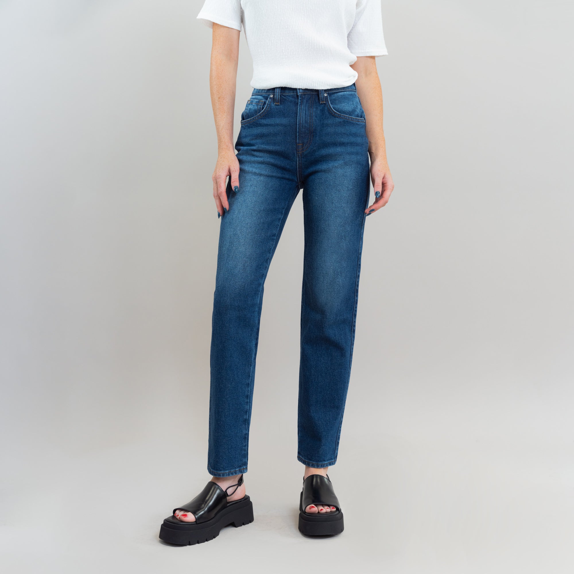 Tags:(5'9"|8-10) True straight jeans custom sizeless tailored model Kelsey in Faded Sur