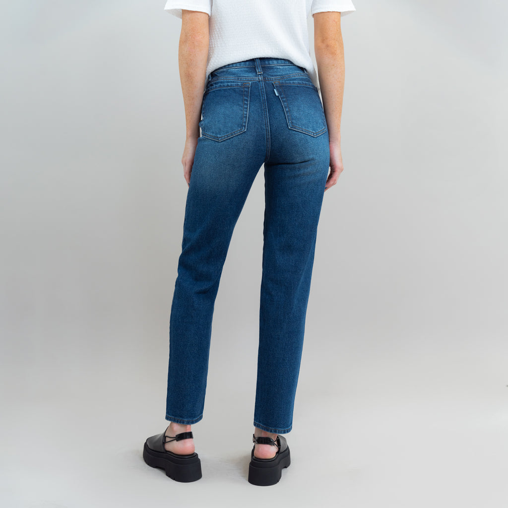 Tags:(5'9"|8-10) True straight jeans custom sizeless tailored model Kelsey in Faded Sur
