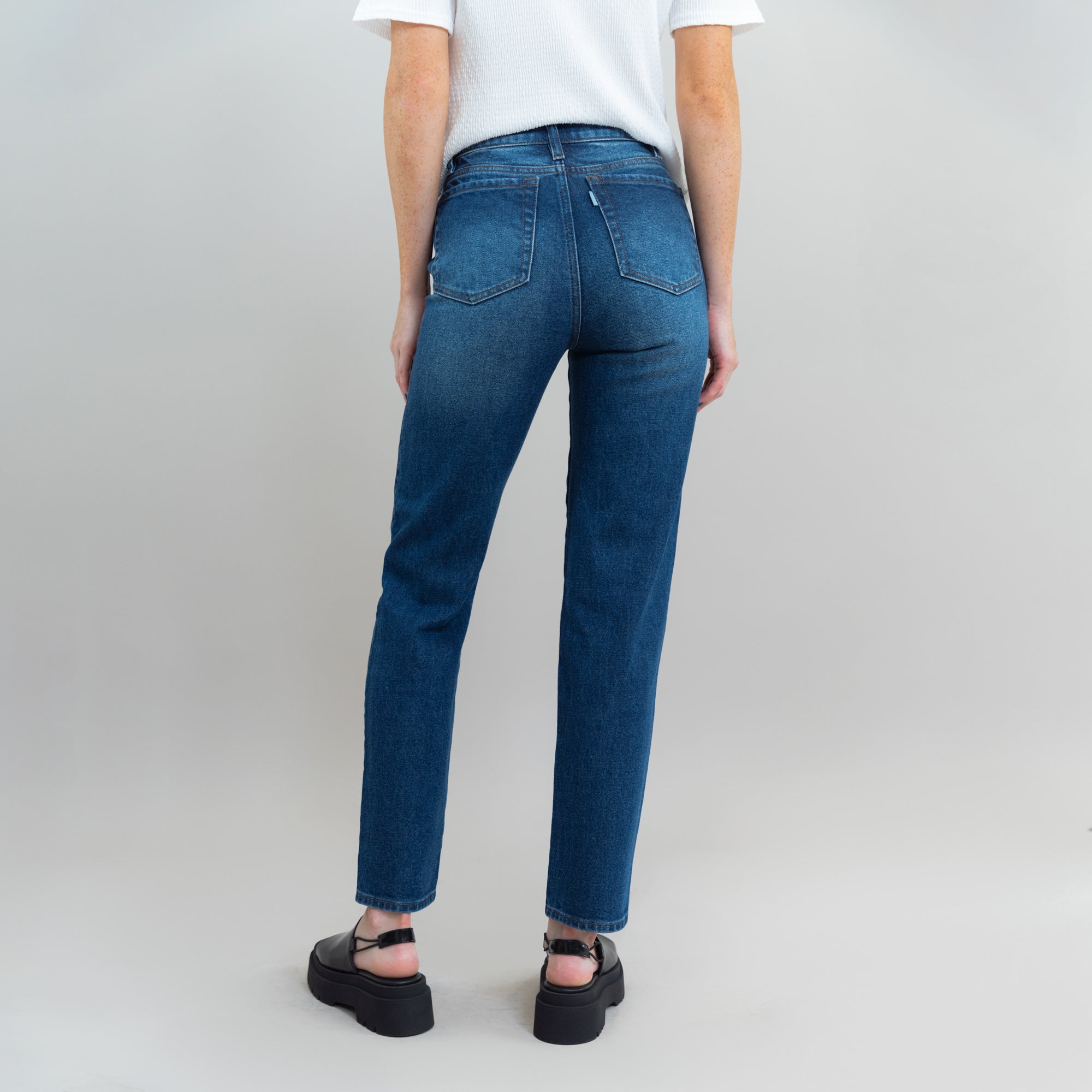 Tags:(5'9"|8-10) True straight jeans custom sizeless tailored model Kelsey in Faded Sur