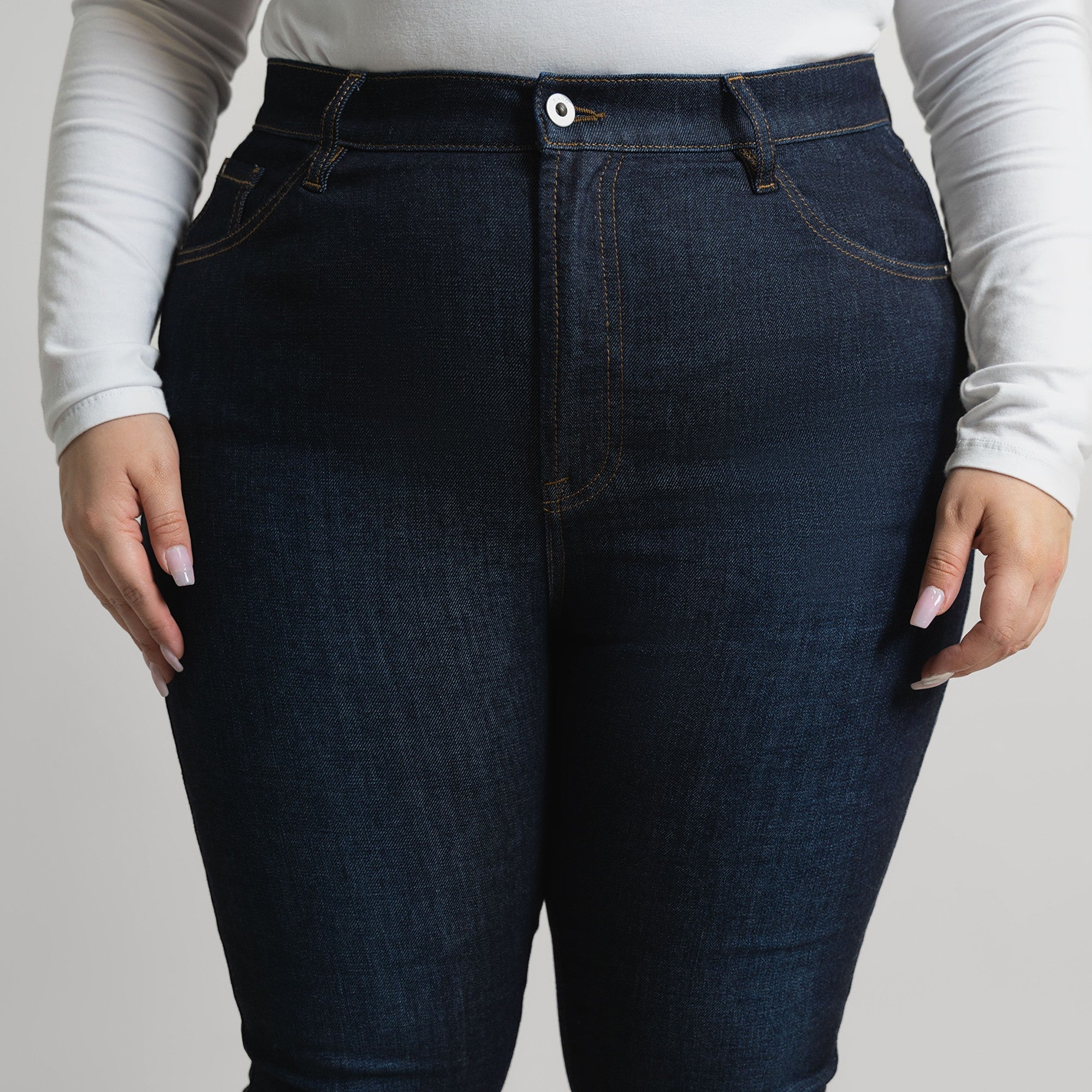 Tags:(5'6"|14-16) Pear Custom Jeans Women's Denim For Women High-Waisted Plus Size Inclusive model Averi in Dark Wash