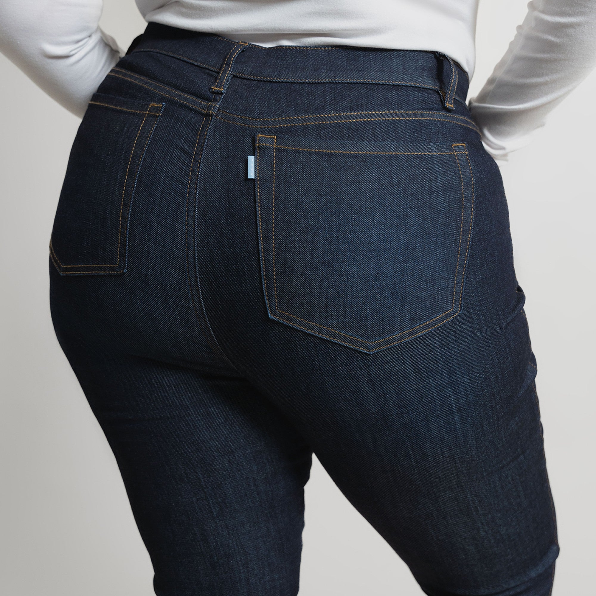 Tags:(5'6"|14-16) Pear Custom Jeans Women's Denim For Women High-Waisted Plus Size Inclusive model Averi in Dark Wash