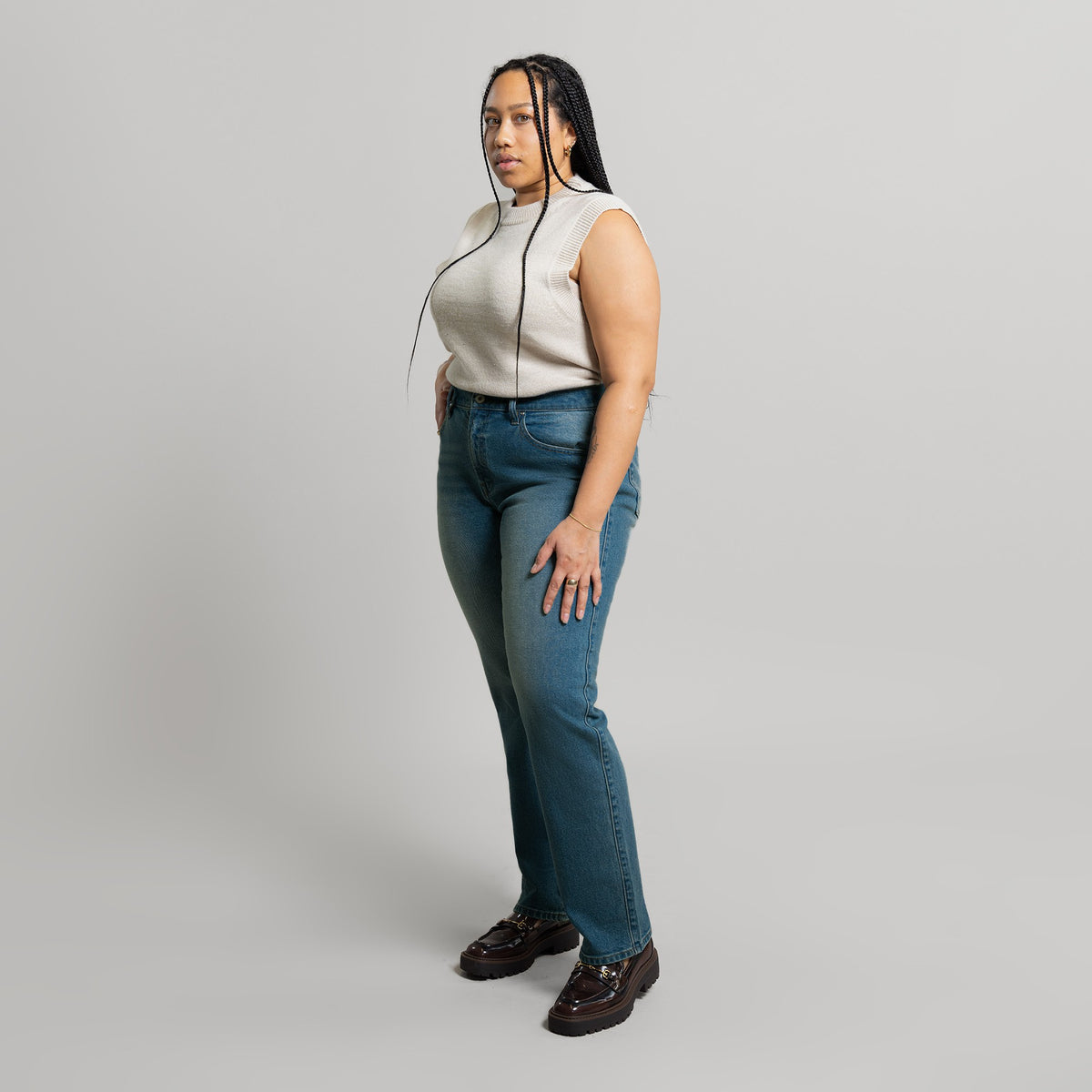 Tags:(5'2"|10-12) True straight jeans custom sizeless tailored model Alysa in Indigo Dune