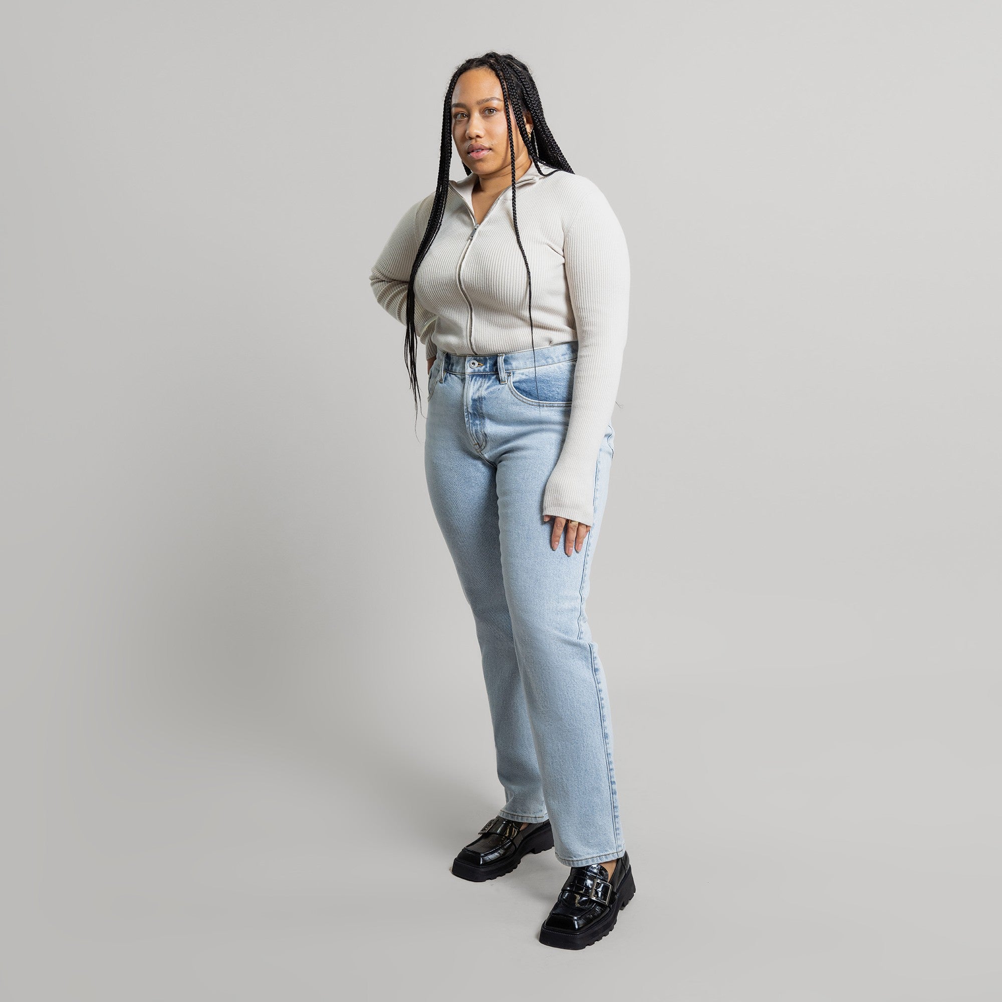 Tags:(5'2"|10-12) True straight jeans custom sizeless tailored model Alysa in Vintage Gin