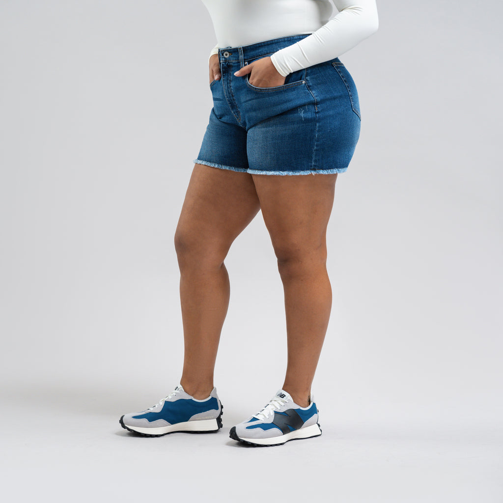 Custom jean denim shorts fit midi model Drew in Sur Blue