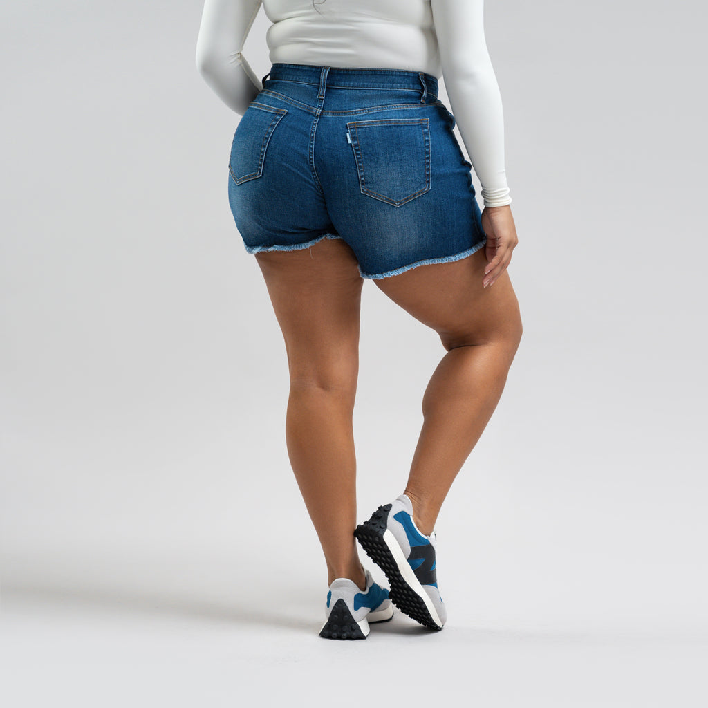 Custom jean denim shorts fit midi model Drew in Sur Blue