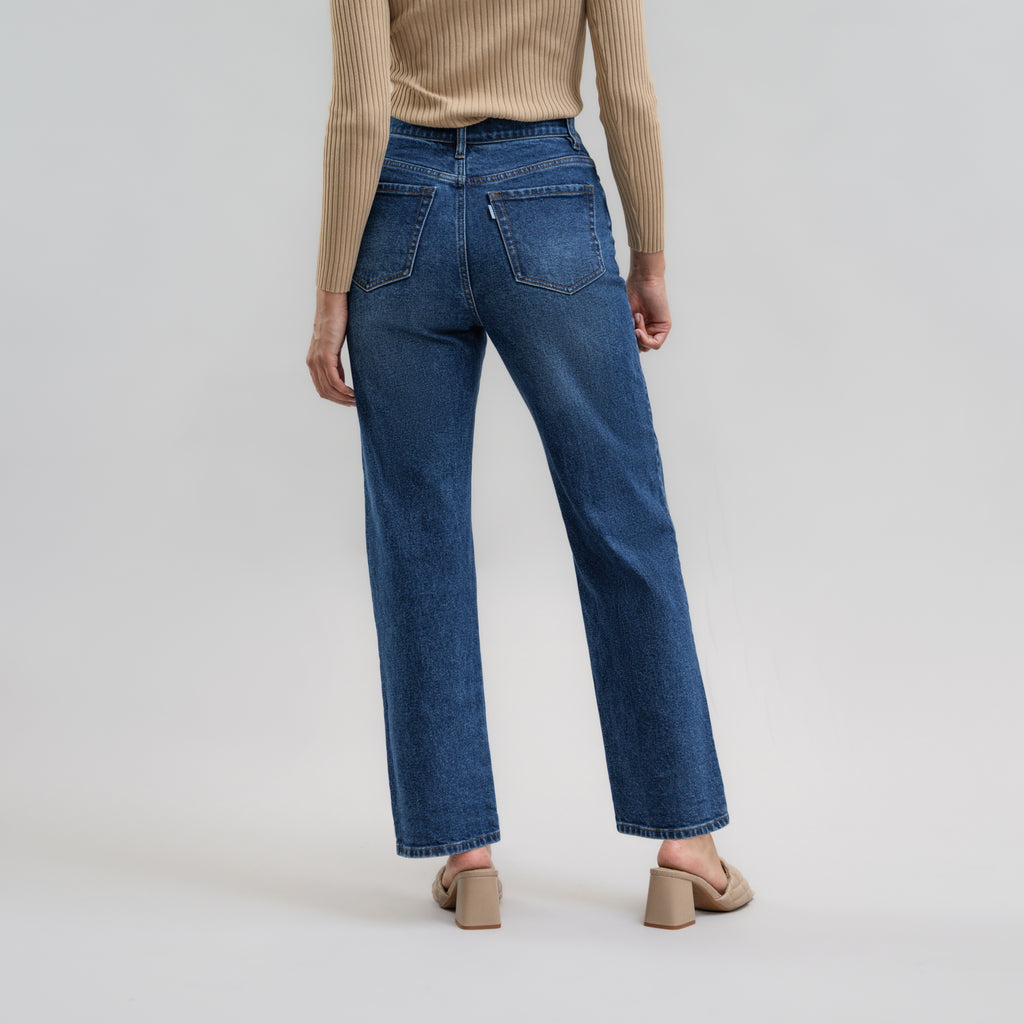 Tags:(5'8"|0-2) True vintage relaxed straight jeans custom sizeless tailored model Moe in Faded Sur