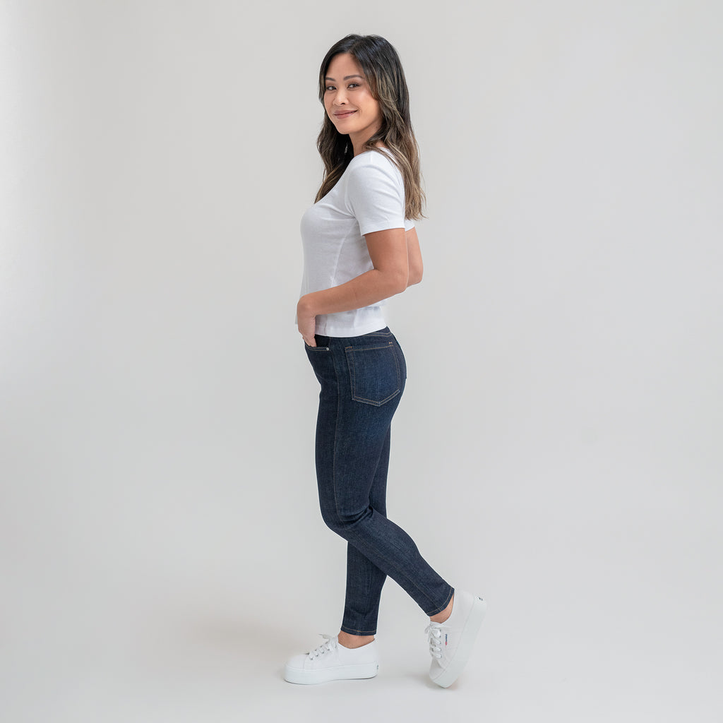 Bespoke Custom Jeans Women's Denim For Women High-Waisted model Sophia in Dark Wash