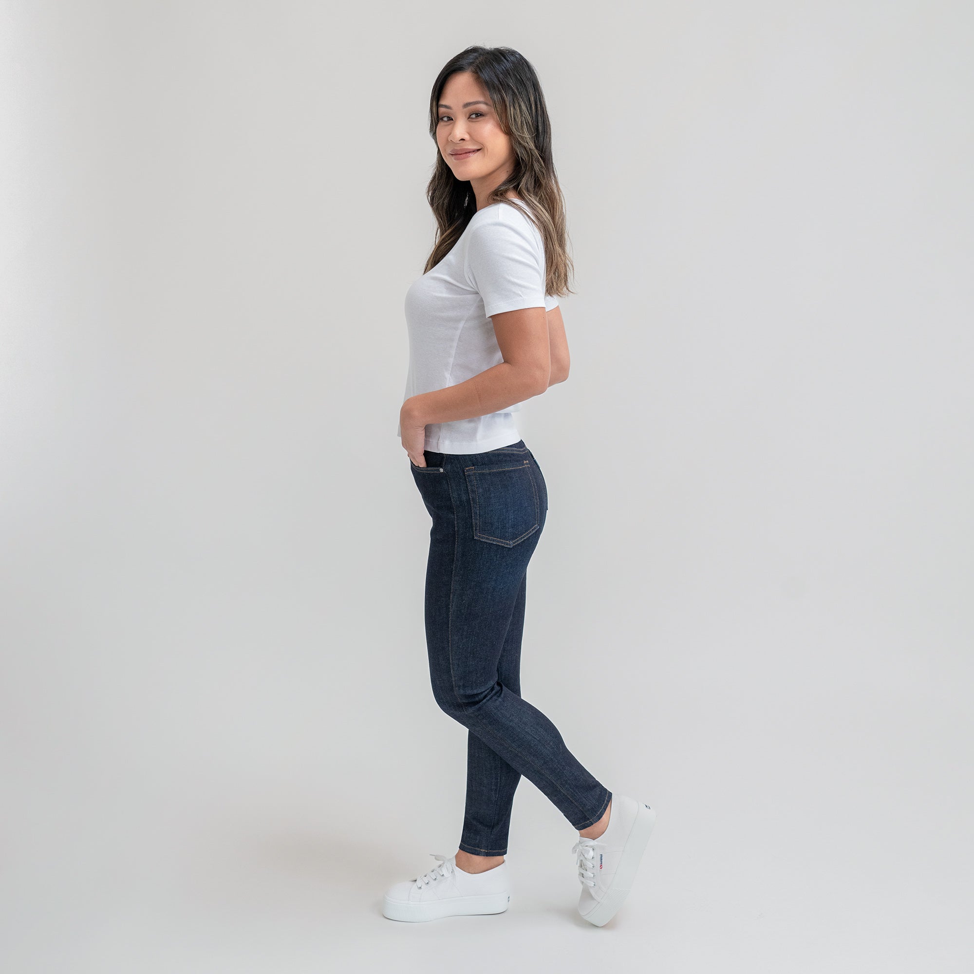 Bespoke Custom Jeans Women's Denim For Women High-Waisted model Sophia in Dark Wash