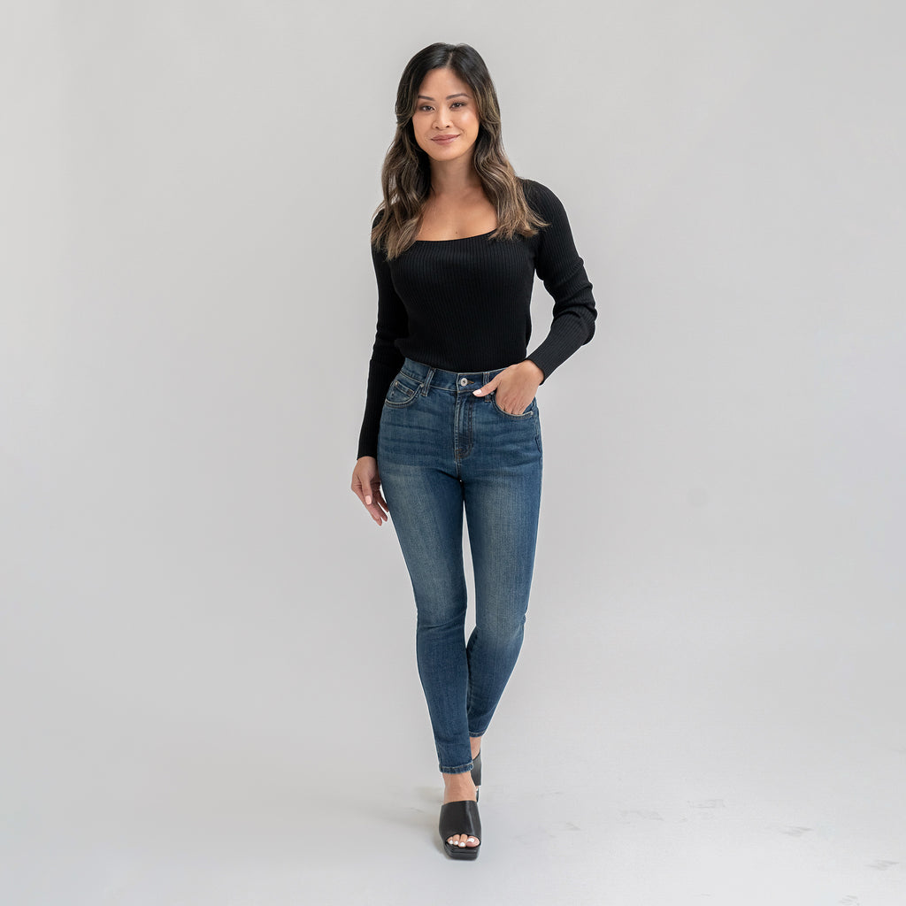 Tags:(5'5"|0-2) Petite Custom Jeans Women's Denim For Women High-Waisted Inclusive model Sophia in Sur Blue