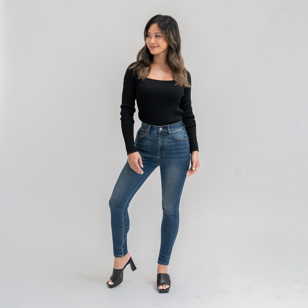 Tags:(5'5"|0-2) Petite Custom Jeans Women's Denim For Women High-Waisted Inclusive model Sophia in Sur Blue