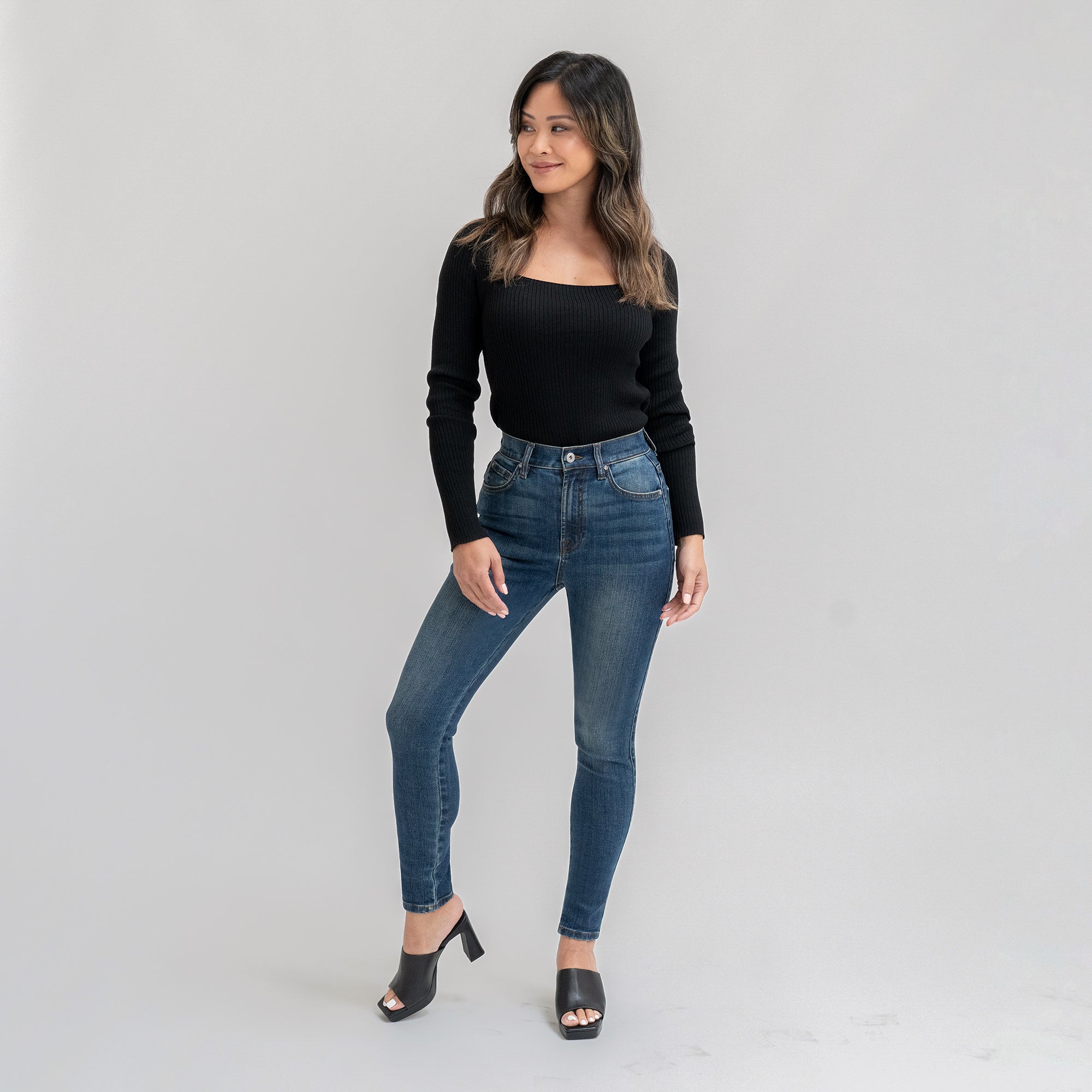 Tags:(5'5"|0-2) Petite Custom Jeans Women's Denim For Women High-Waisted Inclusive model Sophia in Sur Blue