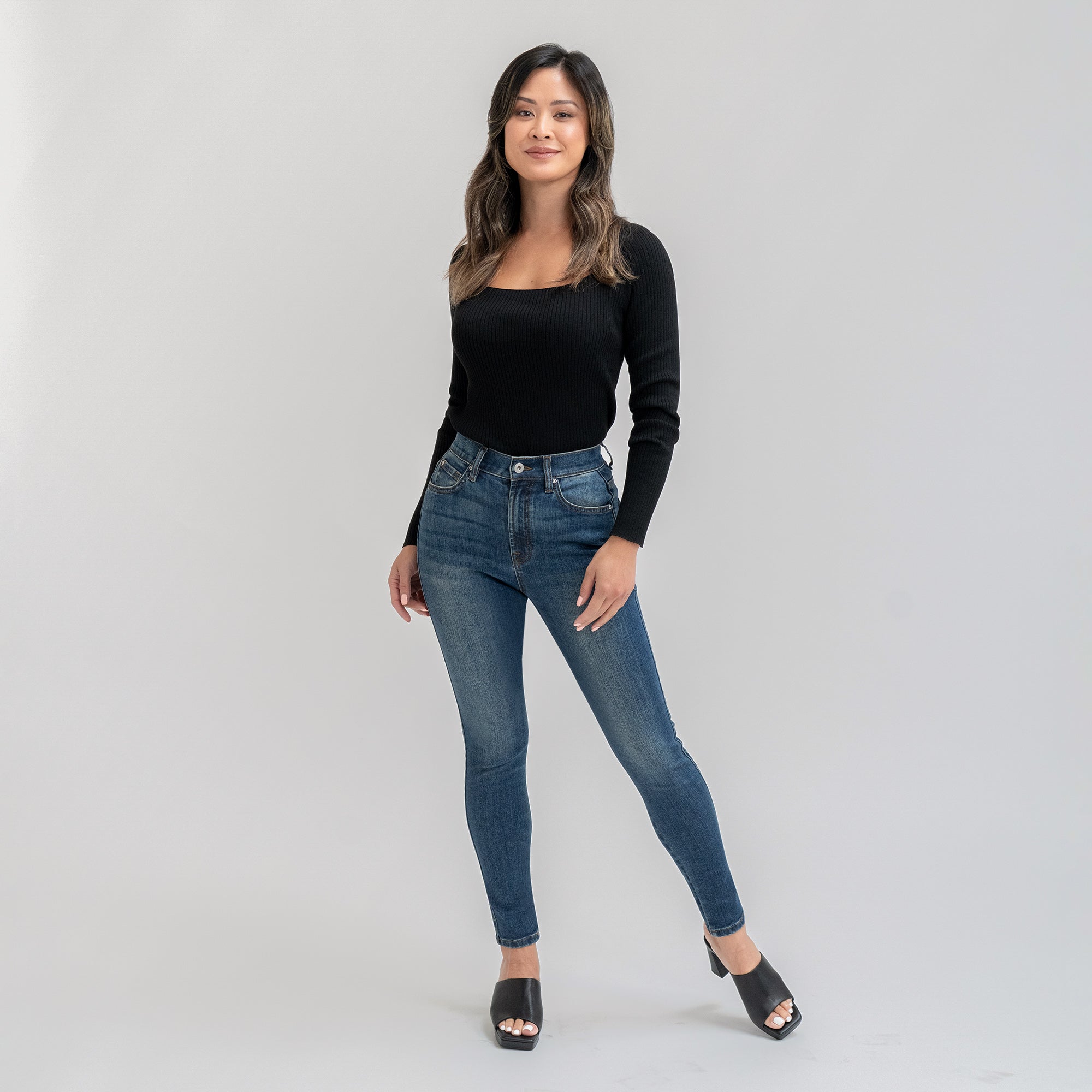 Tags:(5'5"|0-2) Petite Custom Jeans Women's Denim For Women High-Waisted Inclusive model Sophia in Sur Blue