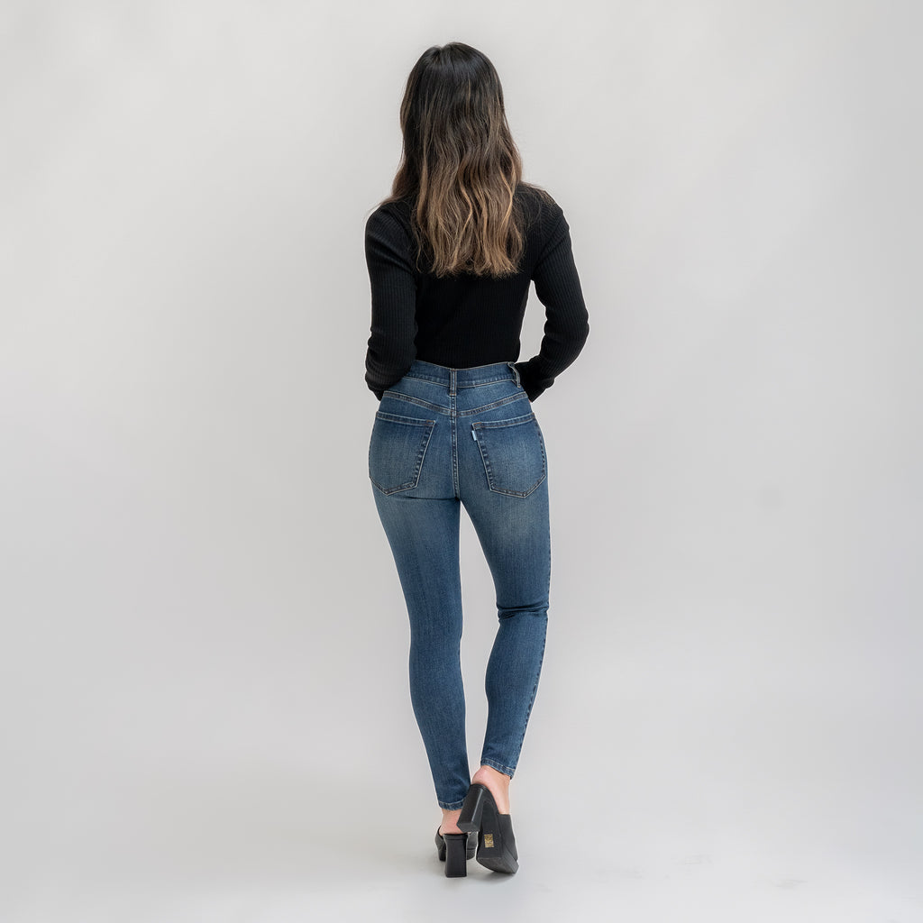 Tags:(5'5"|0-2) Petite Custom Jeans Women's Denim For Women High-Waisted Inclusive model Sophia in Sur Blue