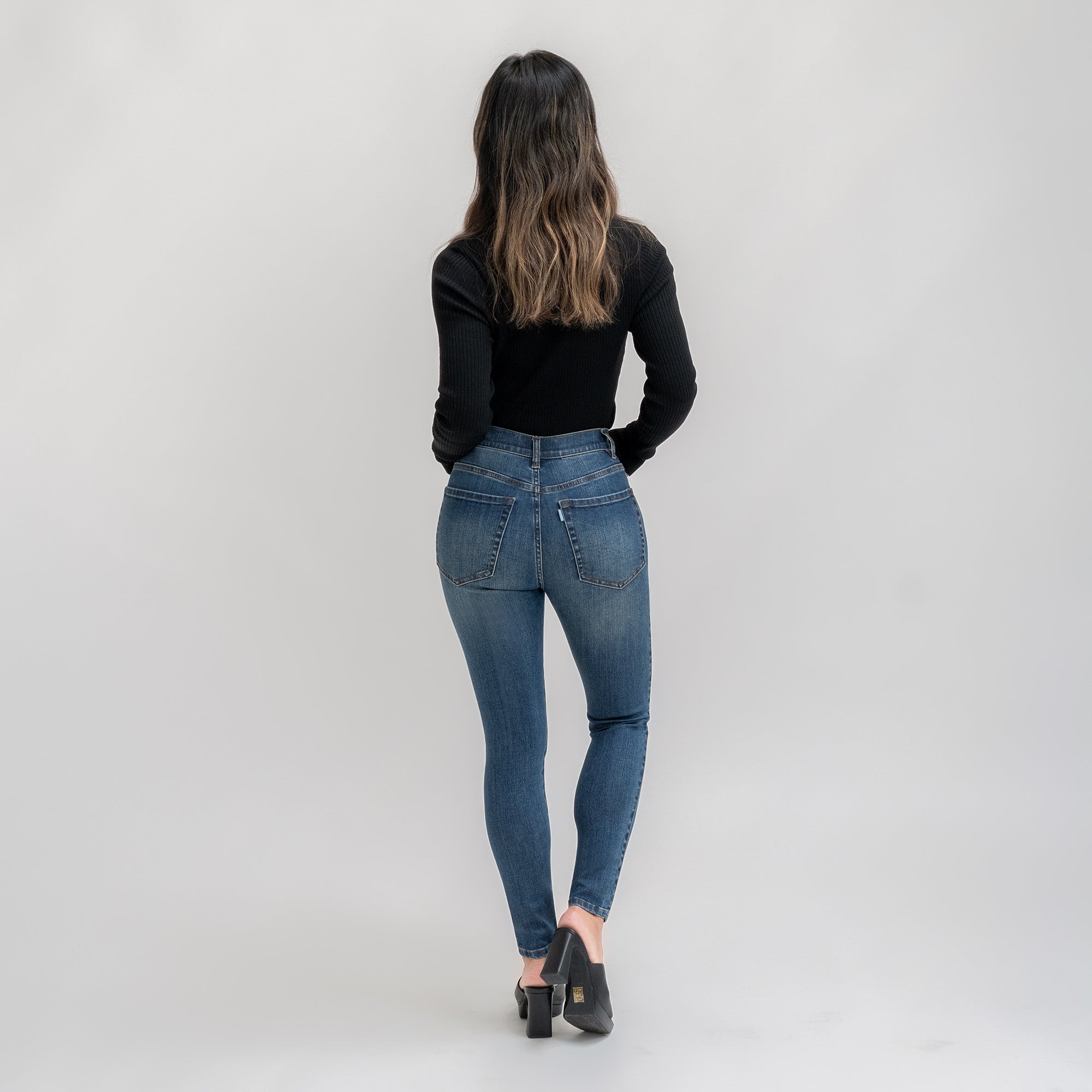 Tags:(5'5"|0-2) Petite Custom Jeans Women's Denim For Women High-Waisted Inclusive model Sophia in Sur Blue
