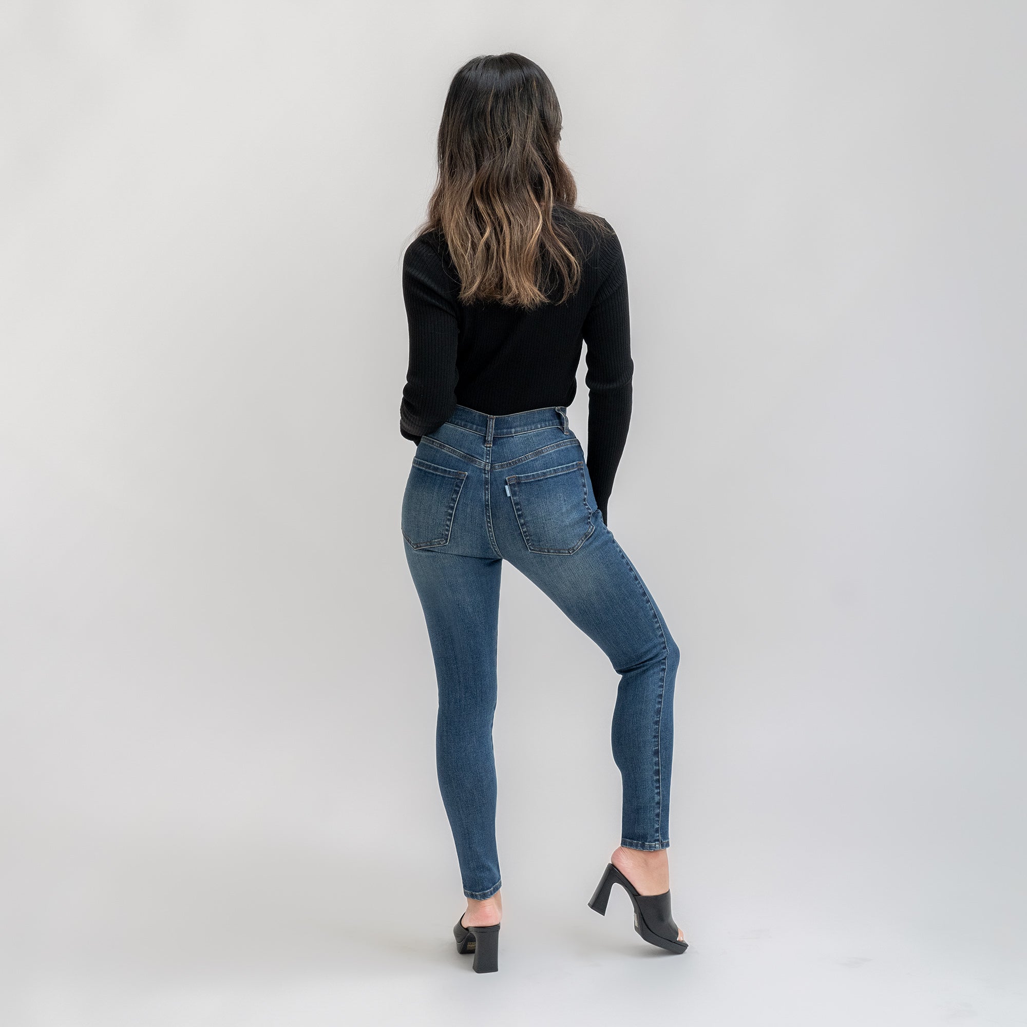 Tags:(5'5"|0-2) Petite Custom Jeans Women's Denim For Women High-Waisted Inclusive model Sophia in Sur Blue