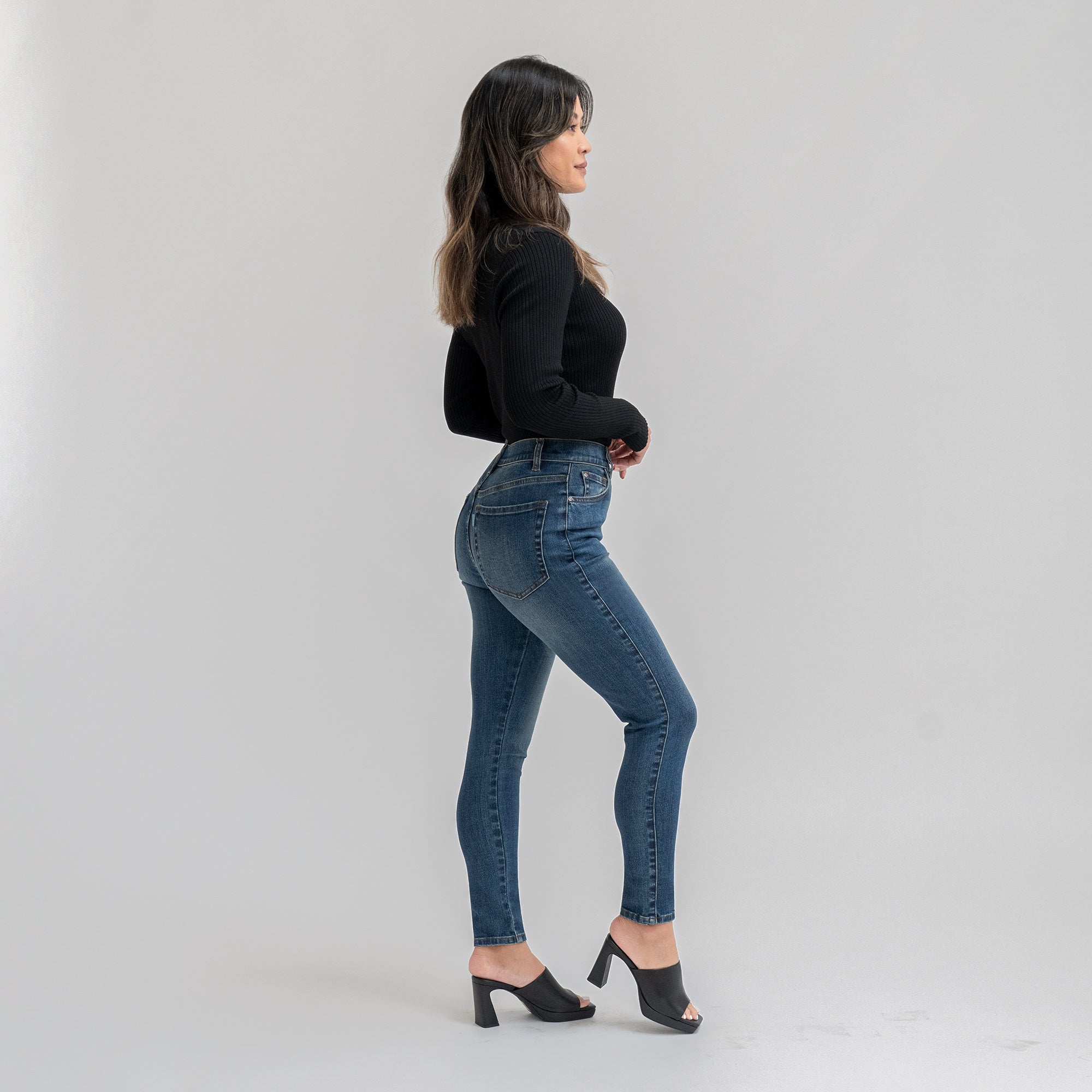 Tags:(5'5"|0-2) Petite Custom Jeans Women's Denim For Women High-Waisted Inclusive model Sophia in Sur Blue