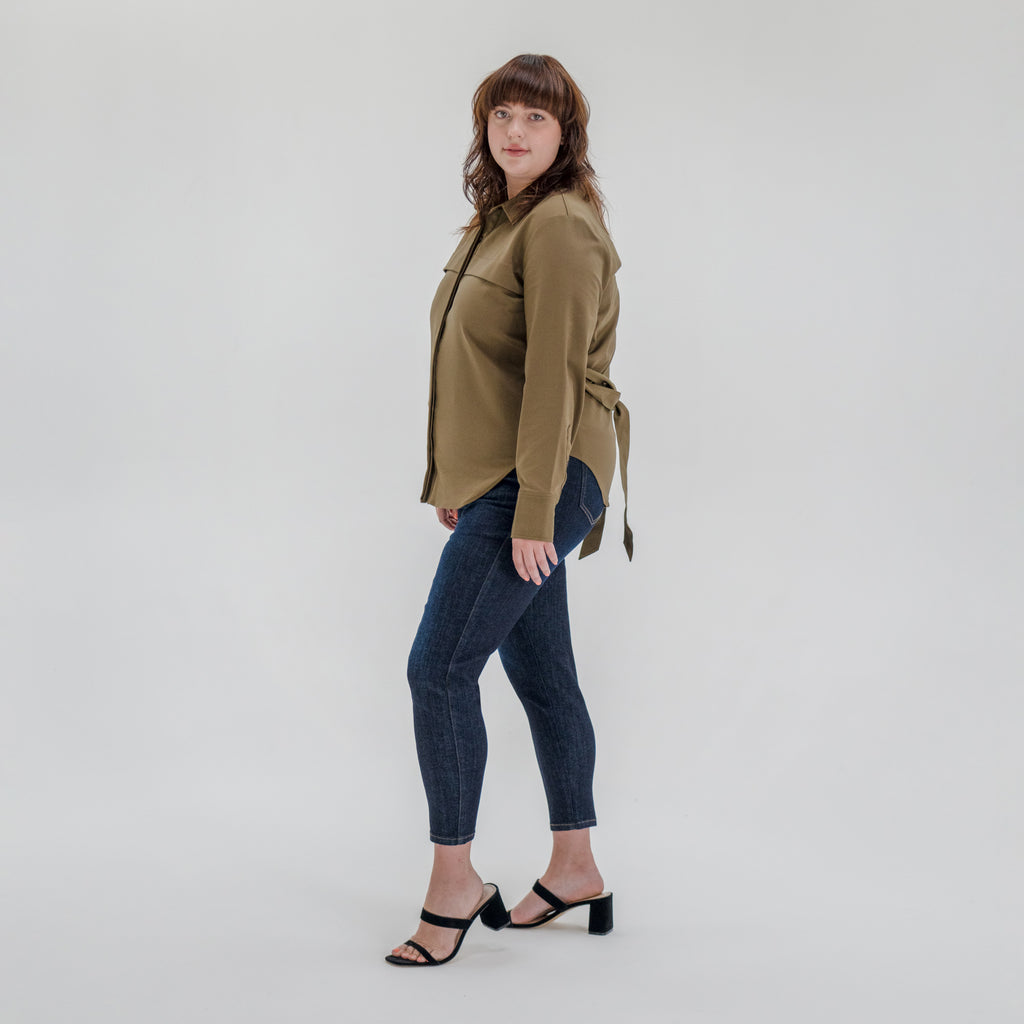 Tags:(5'9"|14-16) Custom Jeans Women's Denim For Women High-Waisted Plus Size model Faye in Dark Wash