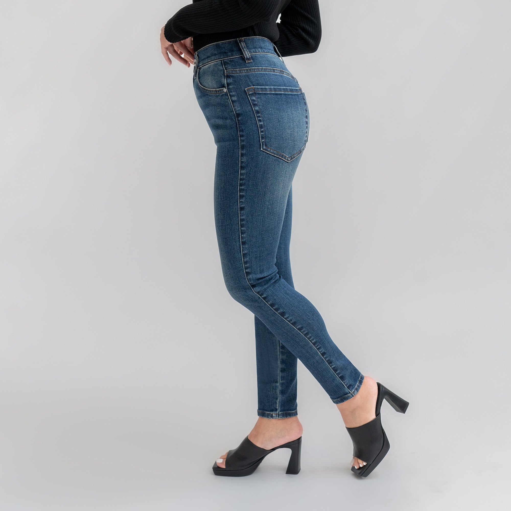 Tags:(5'5"|0-2) Petite Custom Jeans Women's Denim For Women High-Waisted Inclusive model Sophia in Sur Blue