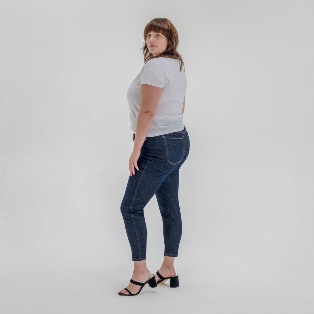 Tags:(5'9"|14-16) Custom Jeans Women's Denim For Women High-Waisted Plus Size model Faye in Dark Wash