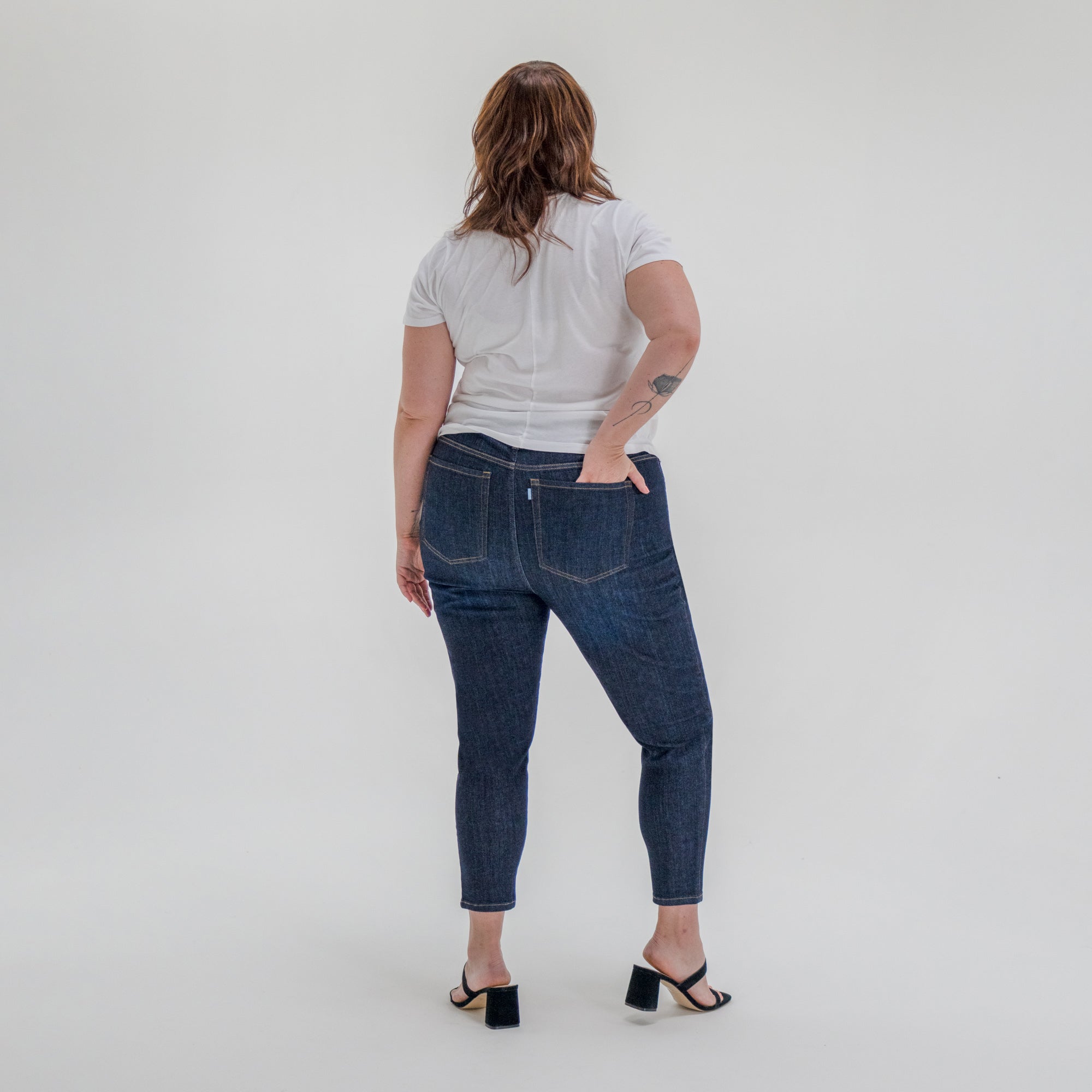 Tags:(5'9"|14-16) Custom Jeans Women's Denim For Women High-Waisted Plus Size model Faye in Dark Wash