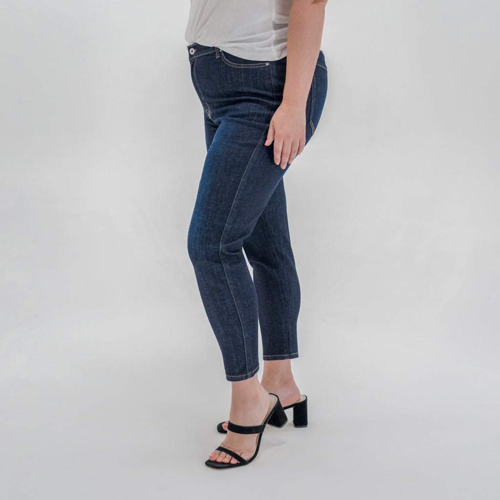 Tags:(5'9"|14-16) Custom Jeans Women's Denim For Women High-Waisted Plus Size model Faye in Dark Wash